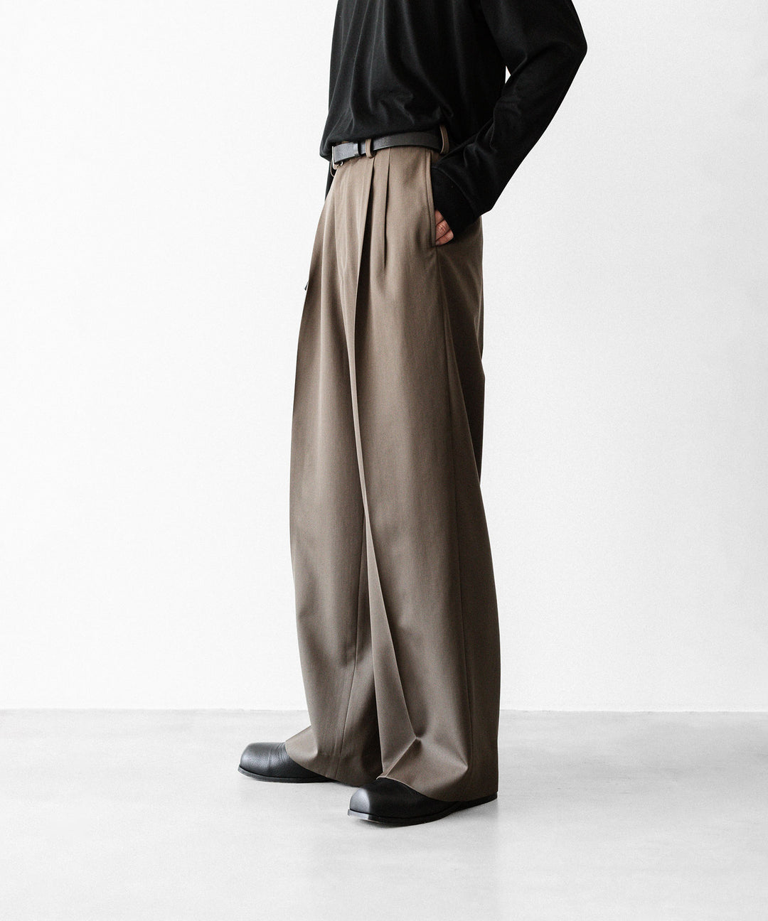 ssstein(シュタイン)のEASY LONG WIDE TROUSERS (2/90 WOOL GABARDINE) - DARK BEIGEの公式通販サイトsession福岡セレクトショップ