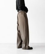 画像をギャラリービューアに読み込む, ssstein(シュタイン)のEASY LONG WIDE TROUSERS (2/90 WOOL GABARDINE) - DARK BEIGEの公式通販サイトsession福岡セレクトショップ

