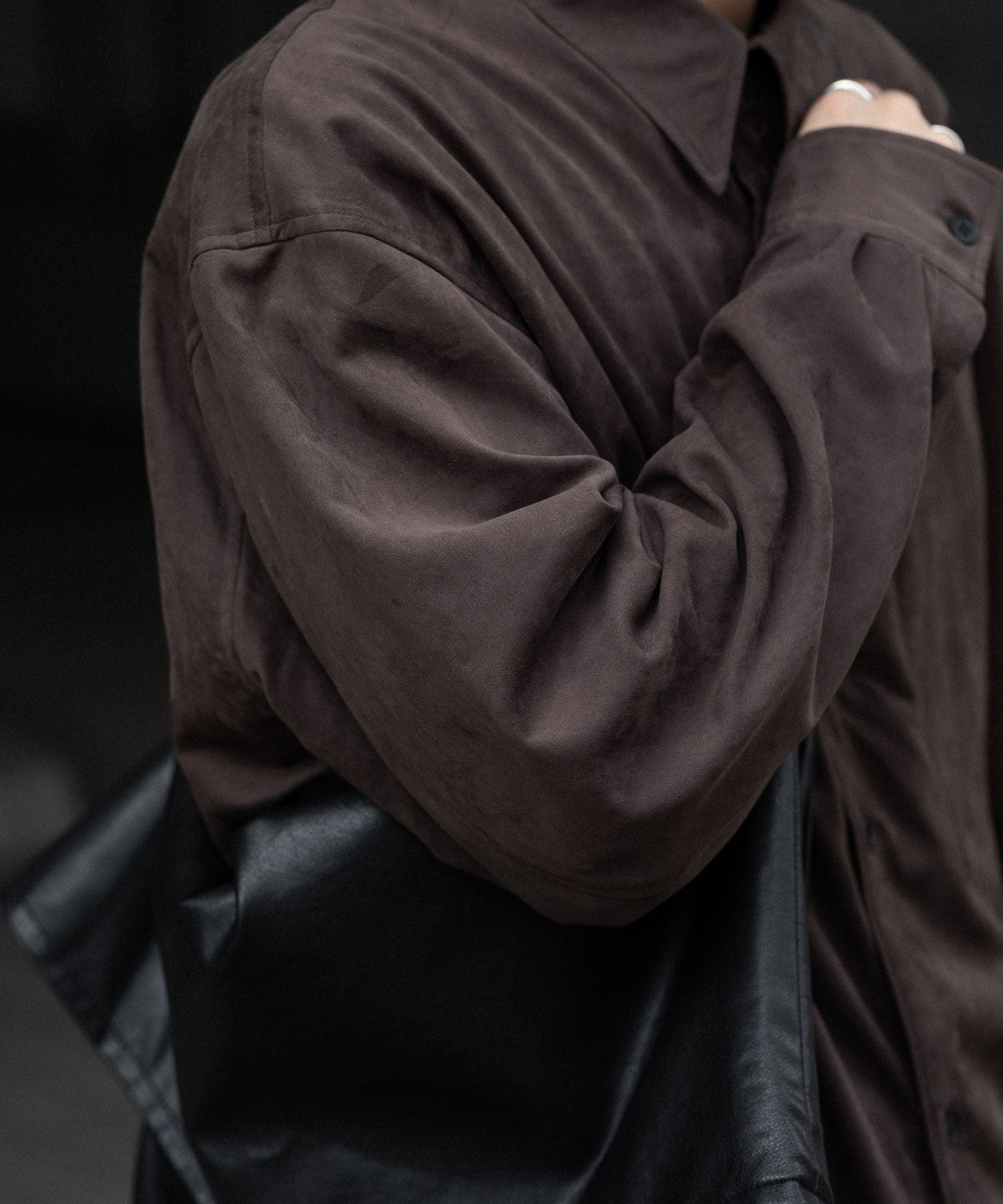 VEIN ヴェインのSYNTHETIC SUEDE LEATHER L/S SHIRT - BROWNの公式通販サイトsession福岡セレクトショップ