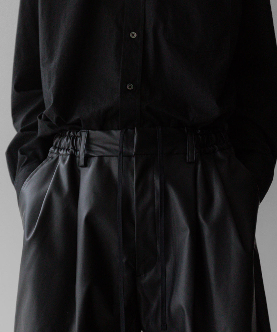 stein(シュタイン)の24SSコレクションCOATED WIDE EAZY SHORT TROUSERSのBLACK(COATING)