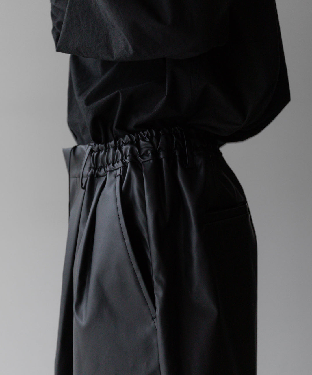 stein(シュタイン)の24SSコレクションCOATED WIDE EAZY SHORT TROUSERSのBLACK(COATING)