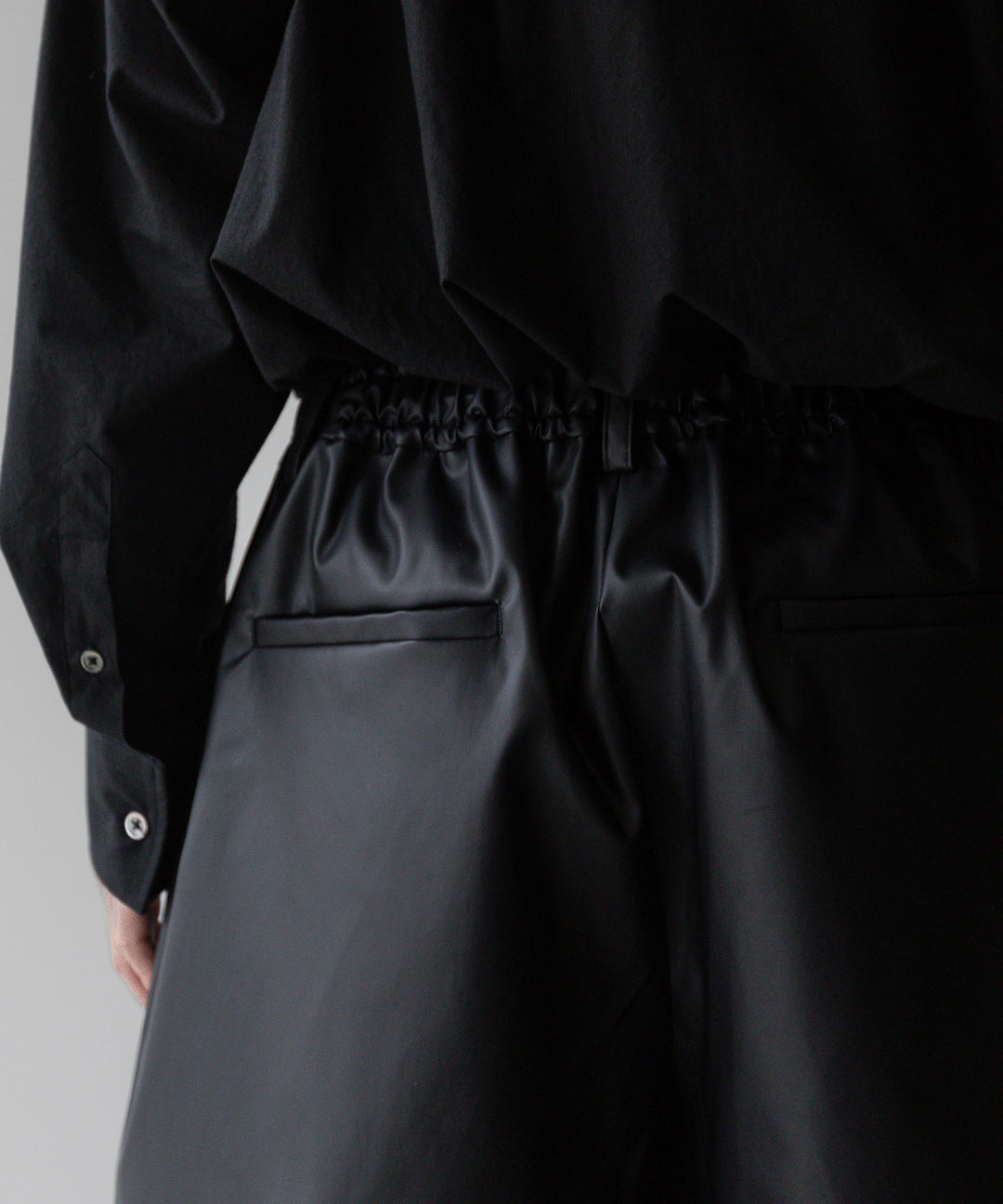 stein(シュタイン)の24SSコレクションCOATED WIDE EAZY SHORT TROUSERSのBLACK(COATING)