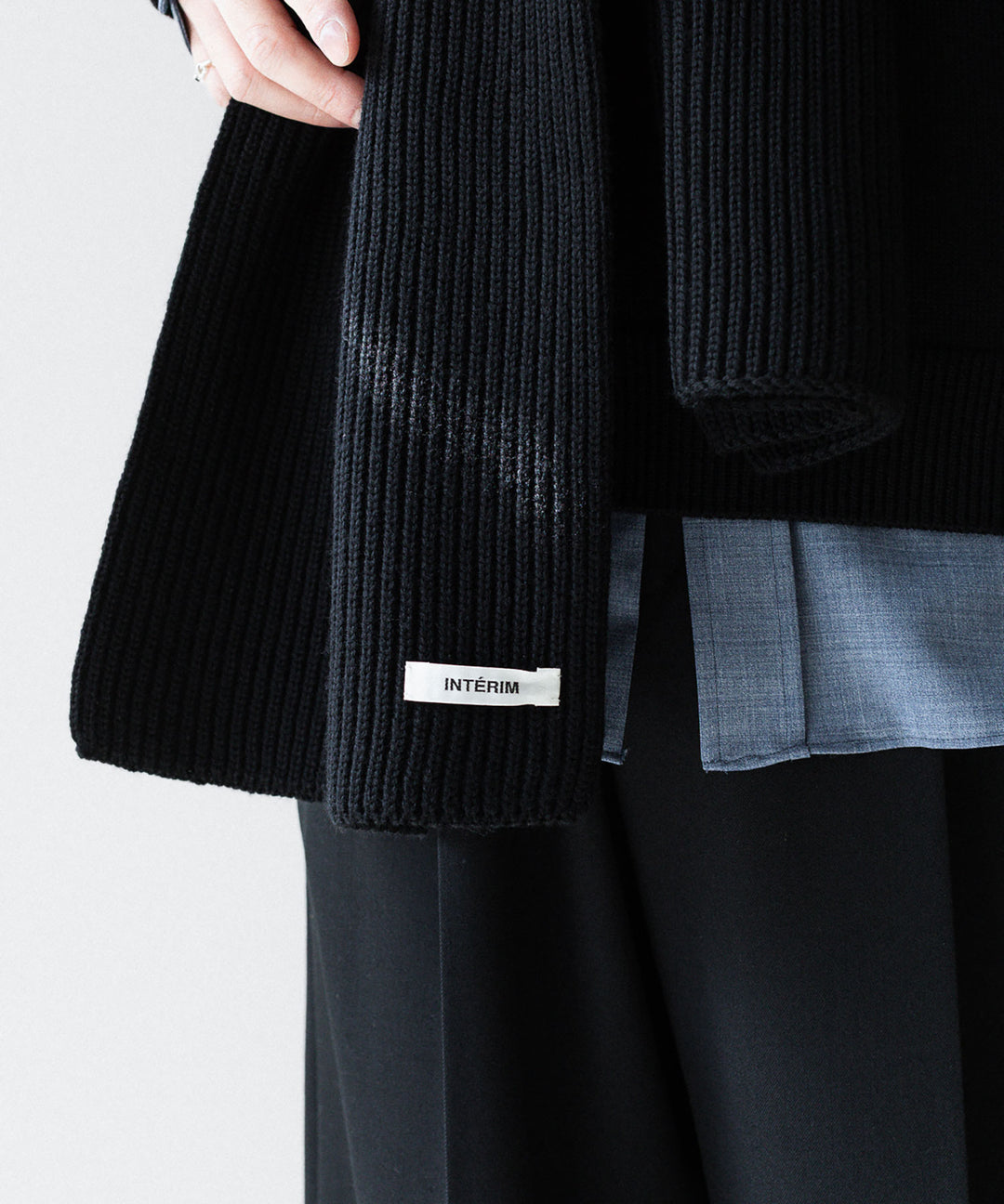 INTÉRIM インテリム LIMITED HAND FRAMED LONG MUFFLERのBLACK 公式通販サイトsession福岡セレクトショップ