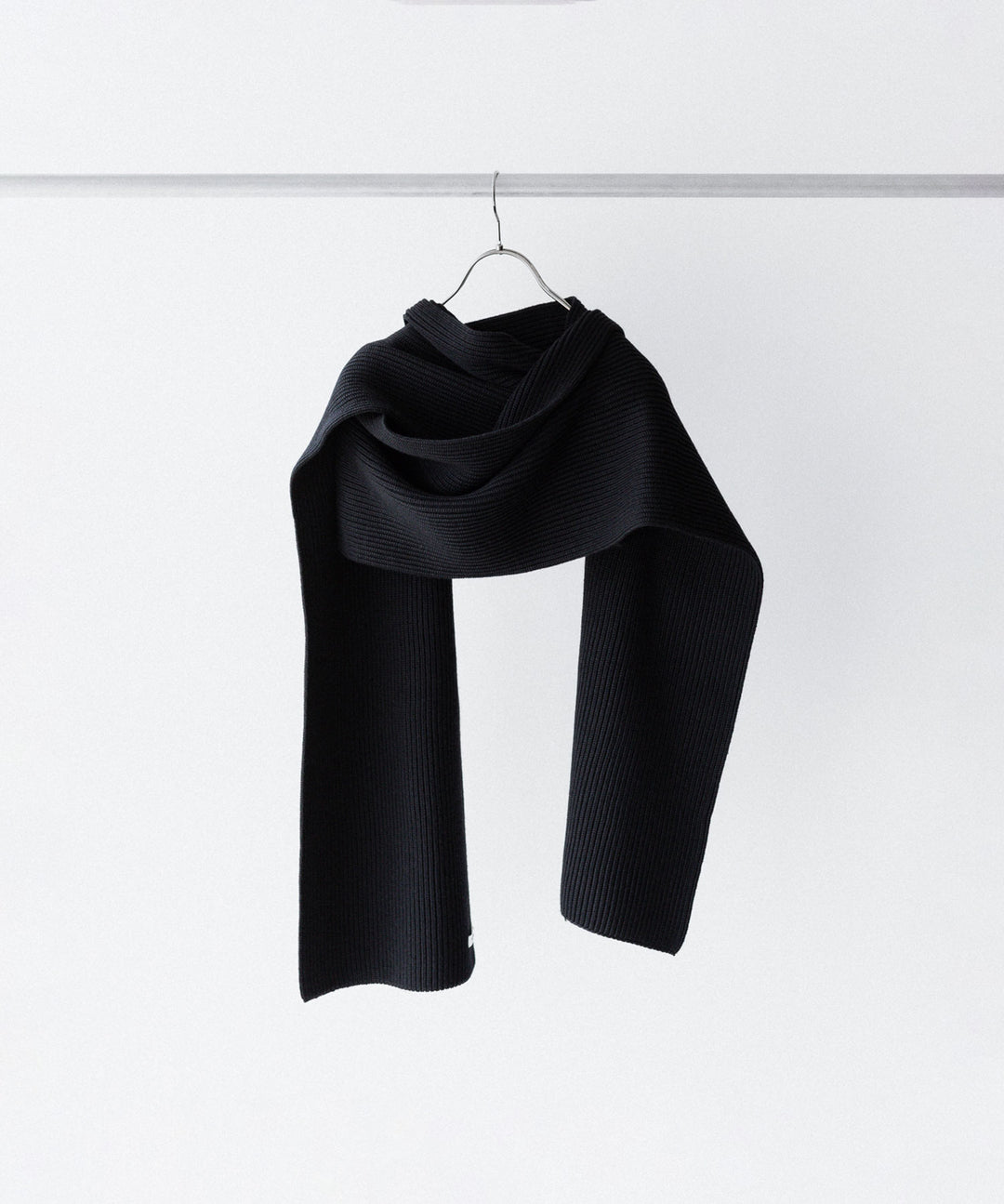 INTÉRIM インテリム LIMITED HAND FRAMED LONG MUFFLERのBLACK 公式通販サイトsession福岡セレクトショップ