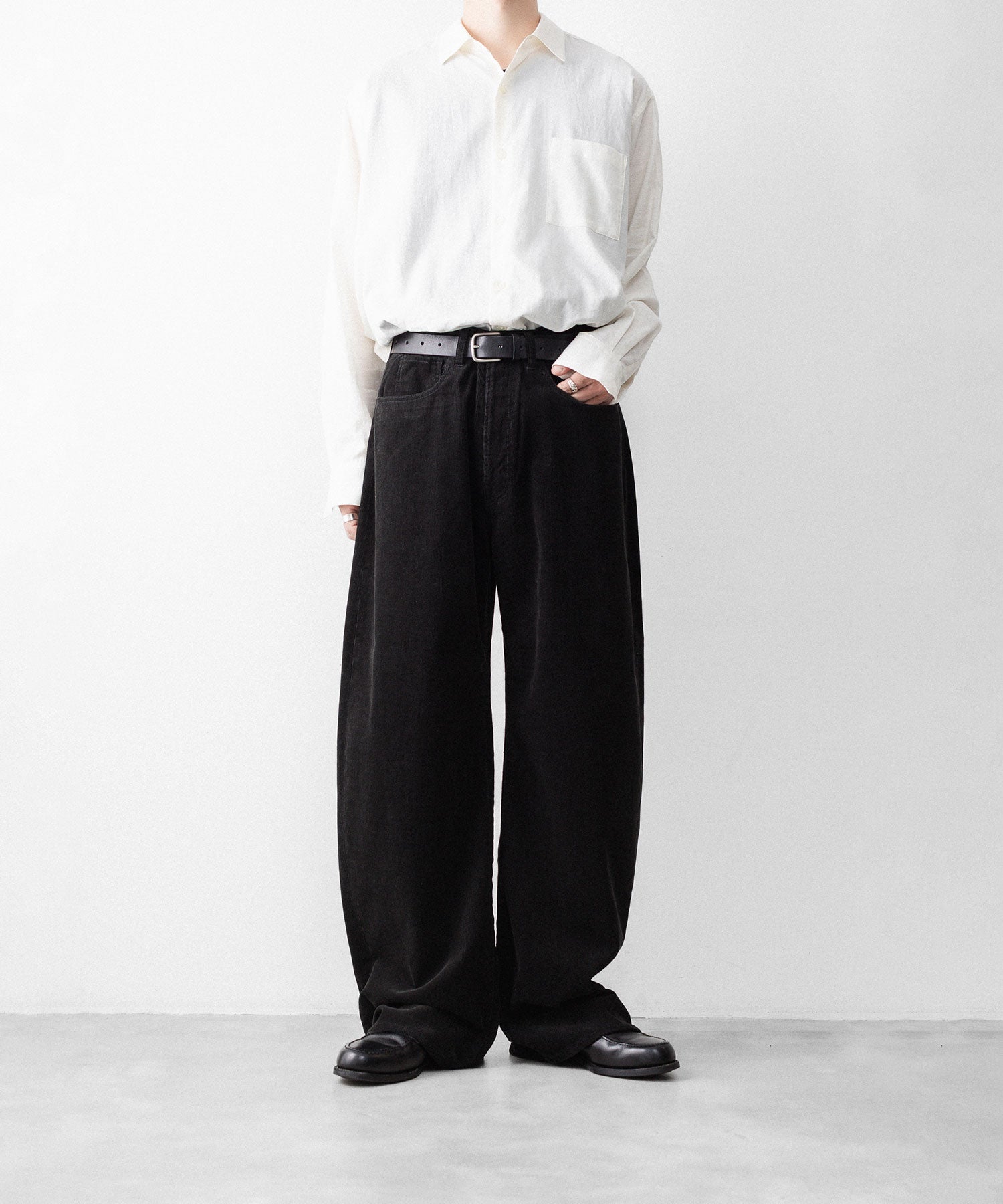 ssstein / シュタイン】VINTAGE CORDUROY ROUND PANTS - BLACK | 公式
