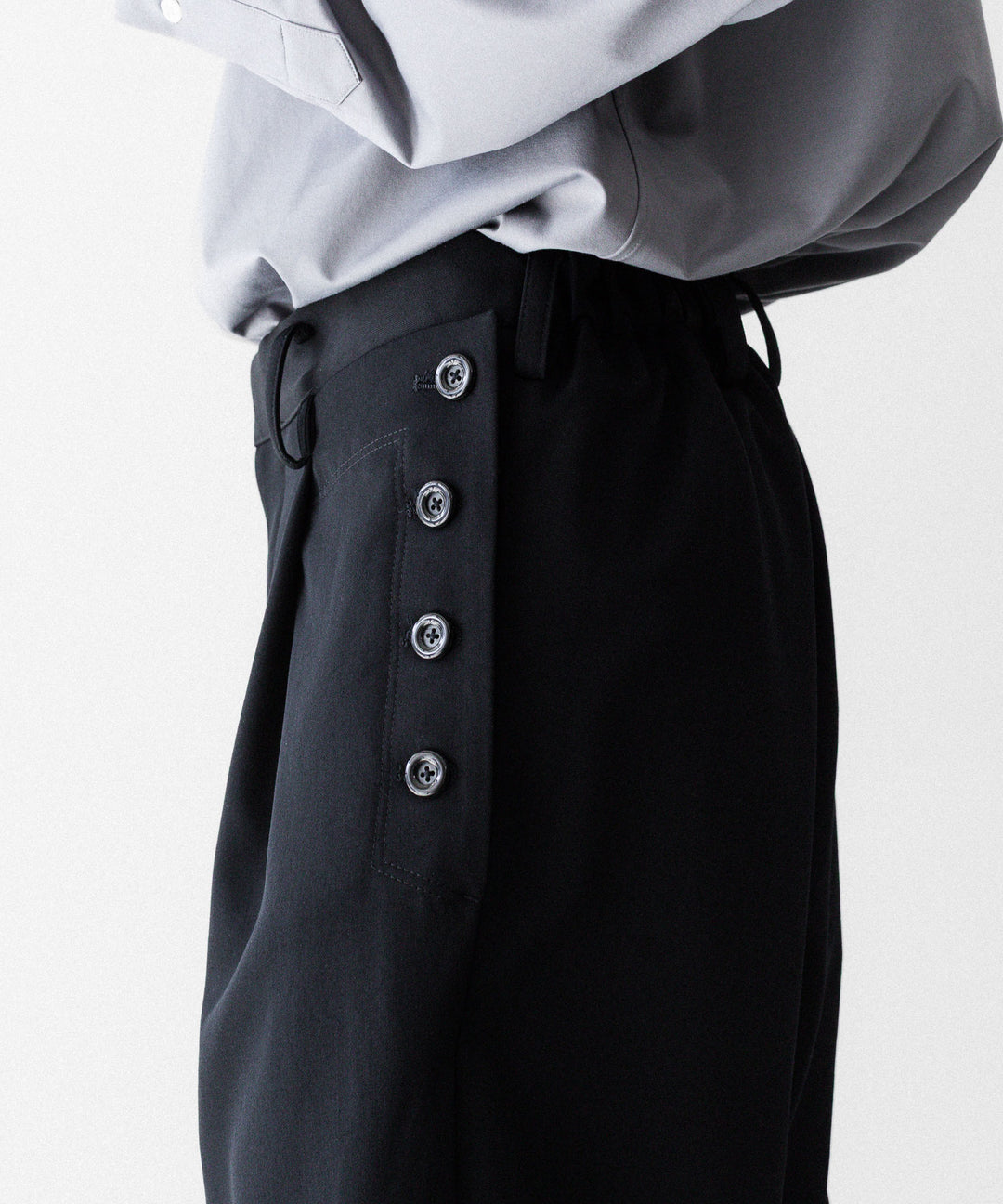 UJOH ウジョーのBUTTON LINE CLOSURE PNTのBLACK 公式通販サイトsession福岡セレクトショップ