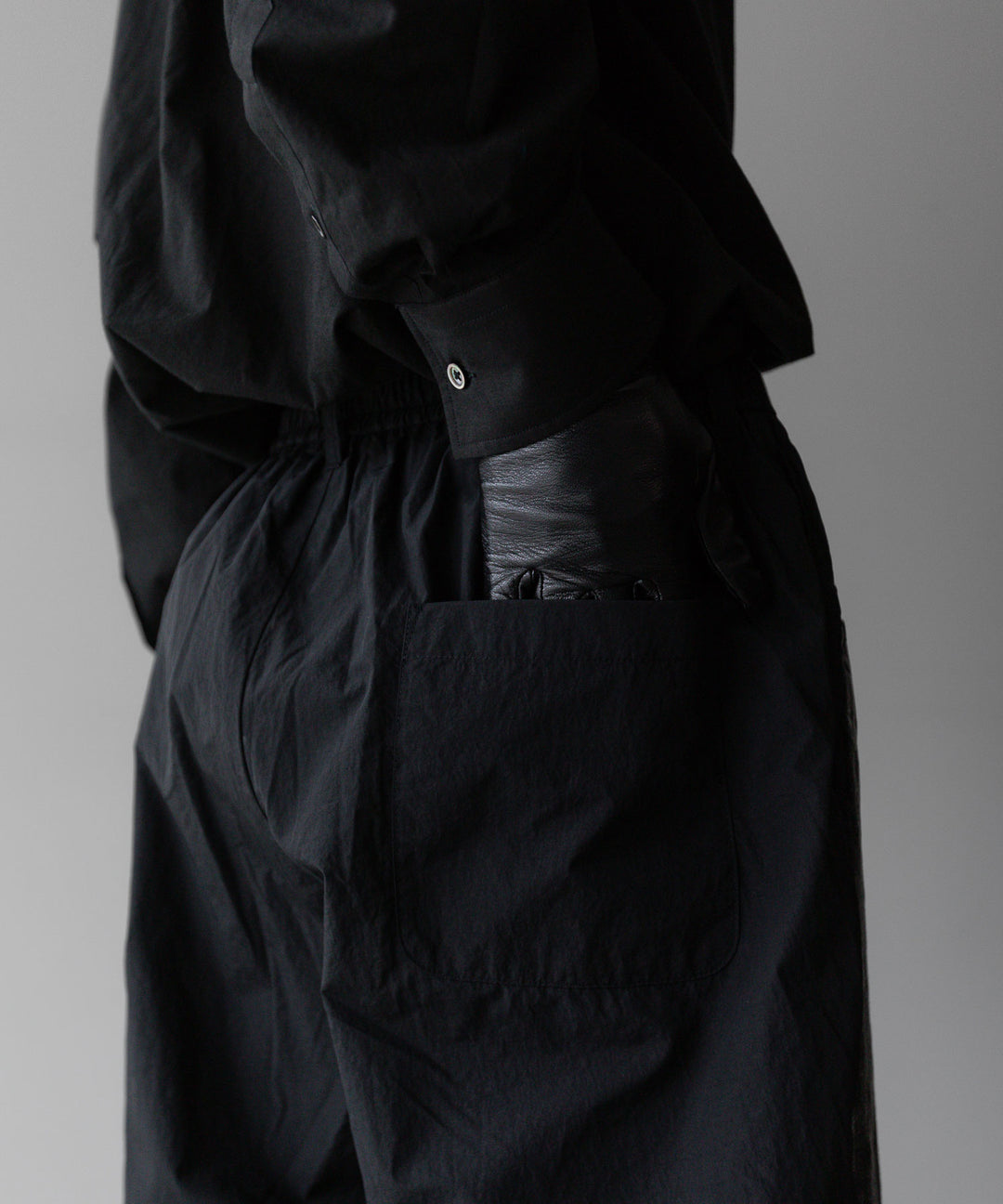 stein(シュタイン)の24SSコレクションNYLON COMBINATION CHEMICAL BLEACHED DENIM JEANSのBLACK
