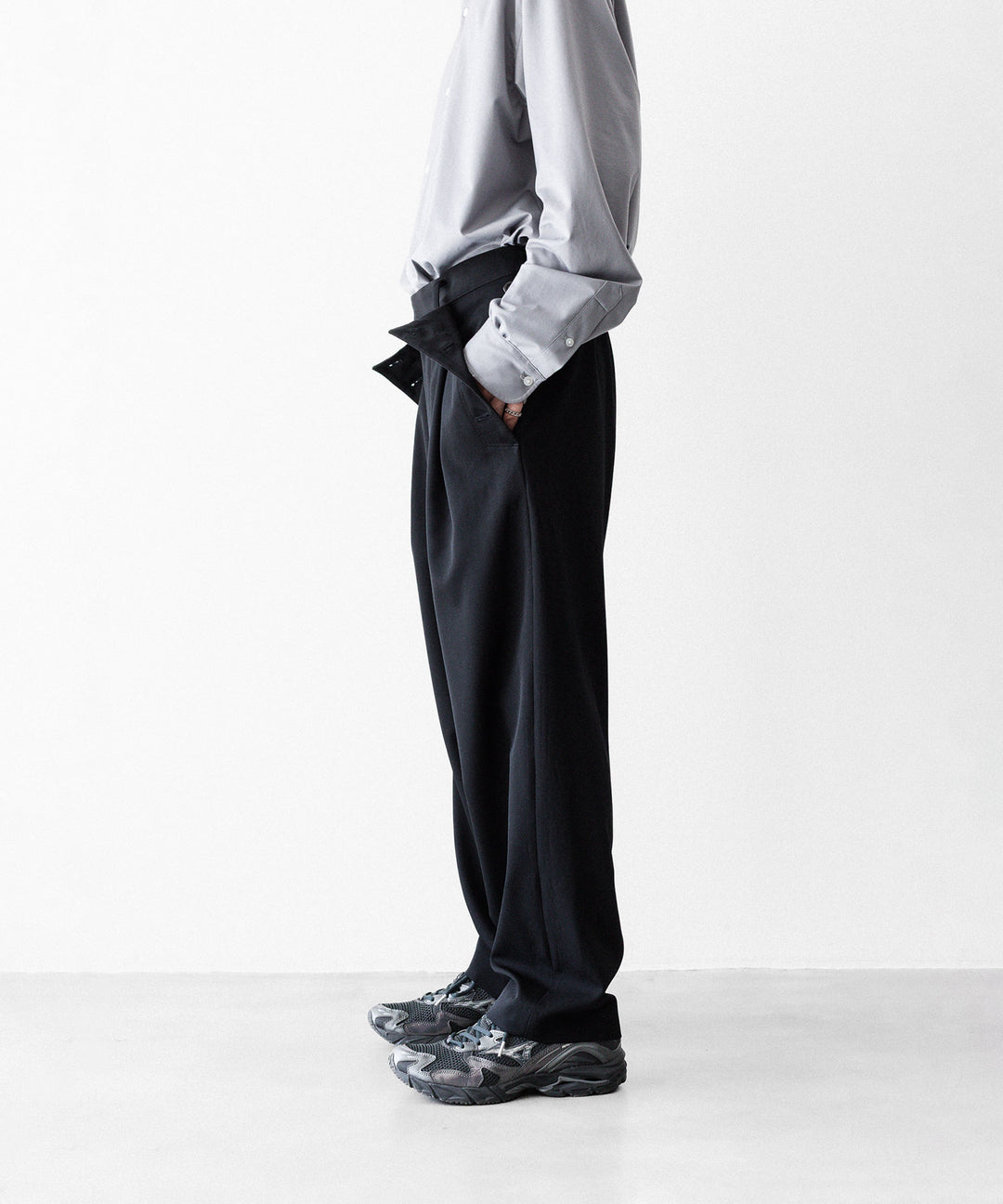 UJOH ウジョーのBUTTON LINE CLOSURE PNTのBLACK 公式通販サイトsession福岡セレクトショップ