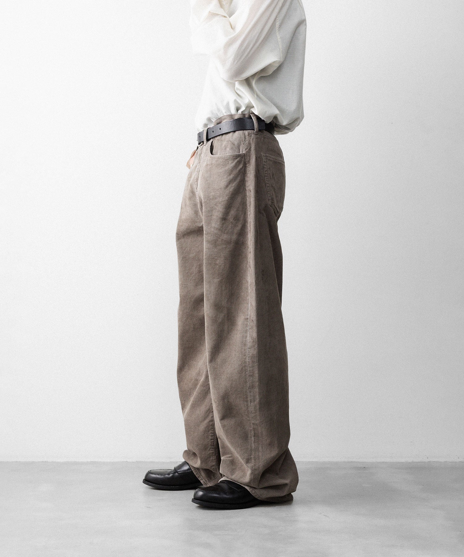 ssstein / シュタイン】VINTAGE CORDUROY ROUND PANTS - TAUPE | 公式