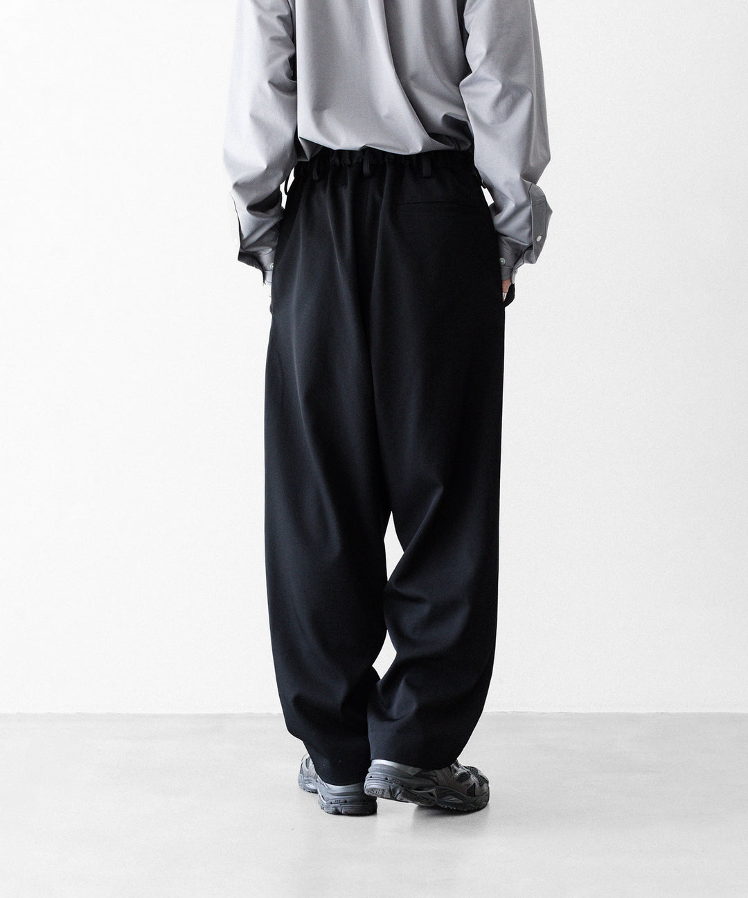 UJOH ウジョーのBUTTON LINE CLOSURE PNTのBLACK 公式通販サイトsession福岡セレクトショップ