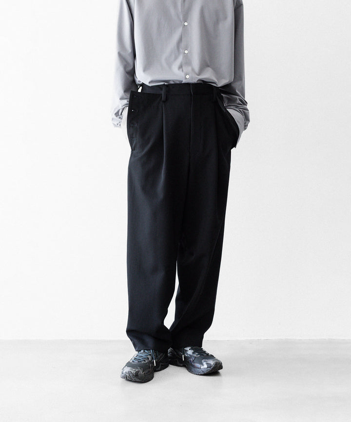 UJOH ウジョーのBUTTON LINE CLOSURE PNTのBLACK 公式通販サイトsession福岡セレクトショップ