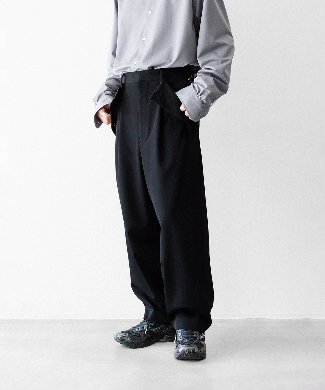 UJOH ウジョーのBUTTON LINE CLOSURE PNTのBLACK 公式通販サイトsession福岡セレクトショップ