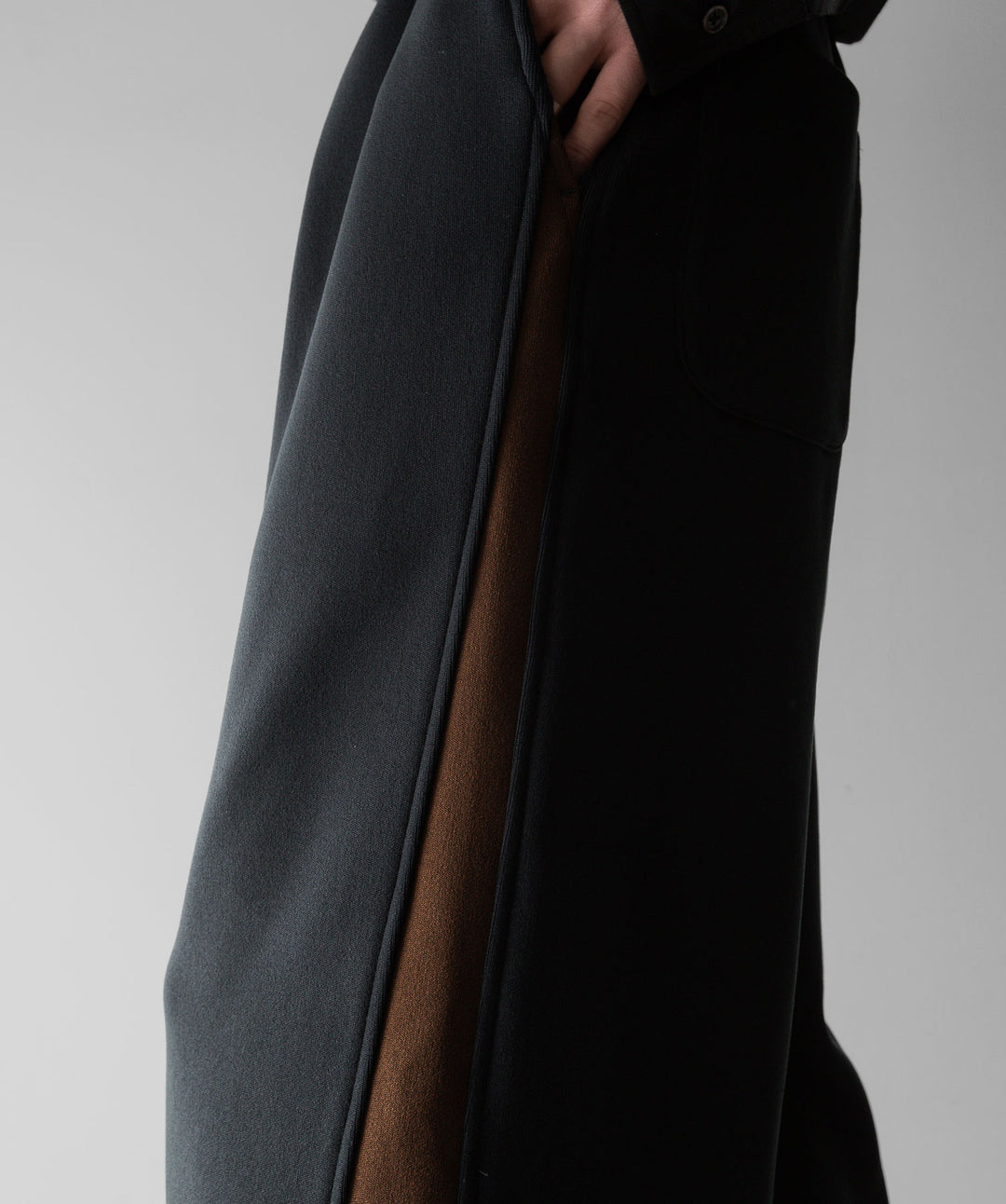 【stein】ssstein シュタインのCUPRO BICOLOR WIDE TRACK PANTSのCAMEL × CHARCOAL　 公式通販サイトsession福岡セレクトショップ