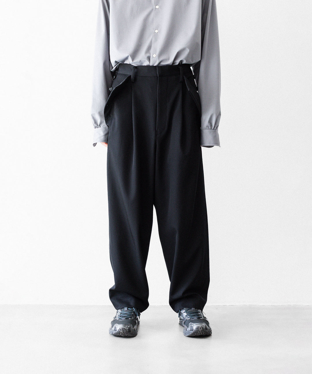 UJOH ウジョーのBUTTON LINE CLOSURE PNTのBLACK 公式通販サイトsession福岡セレクトショップ