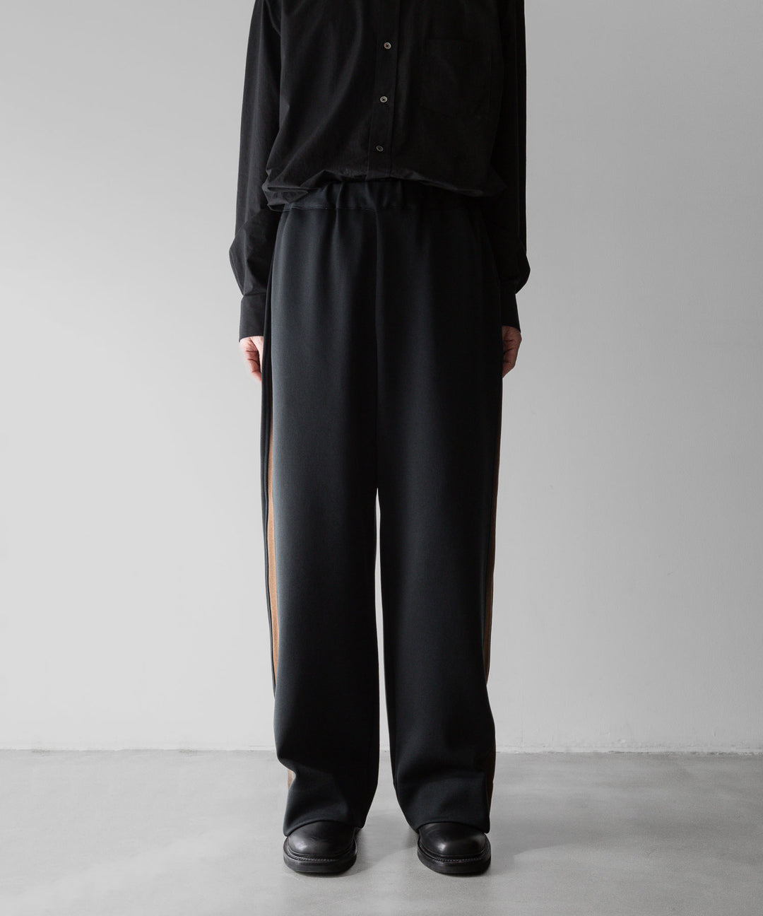 【stein】ssstein シュタインのCUPRO BICOLOR WIDE TRACK PANTSのCAMEL × CHARCOAL　 公式通販サイトsession福岡セレクトショップ