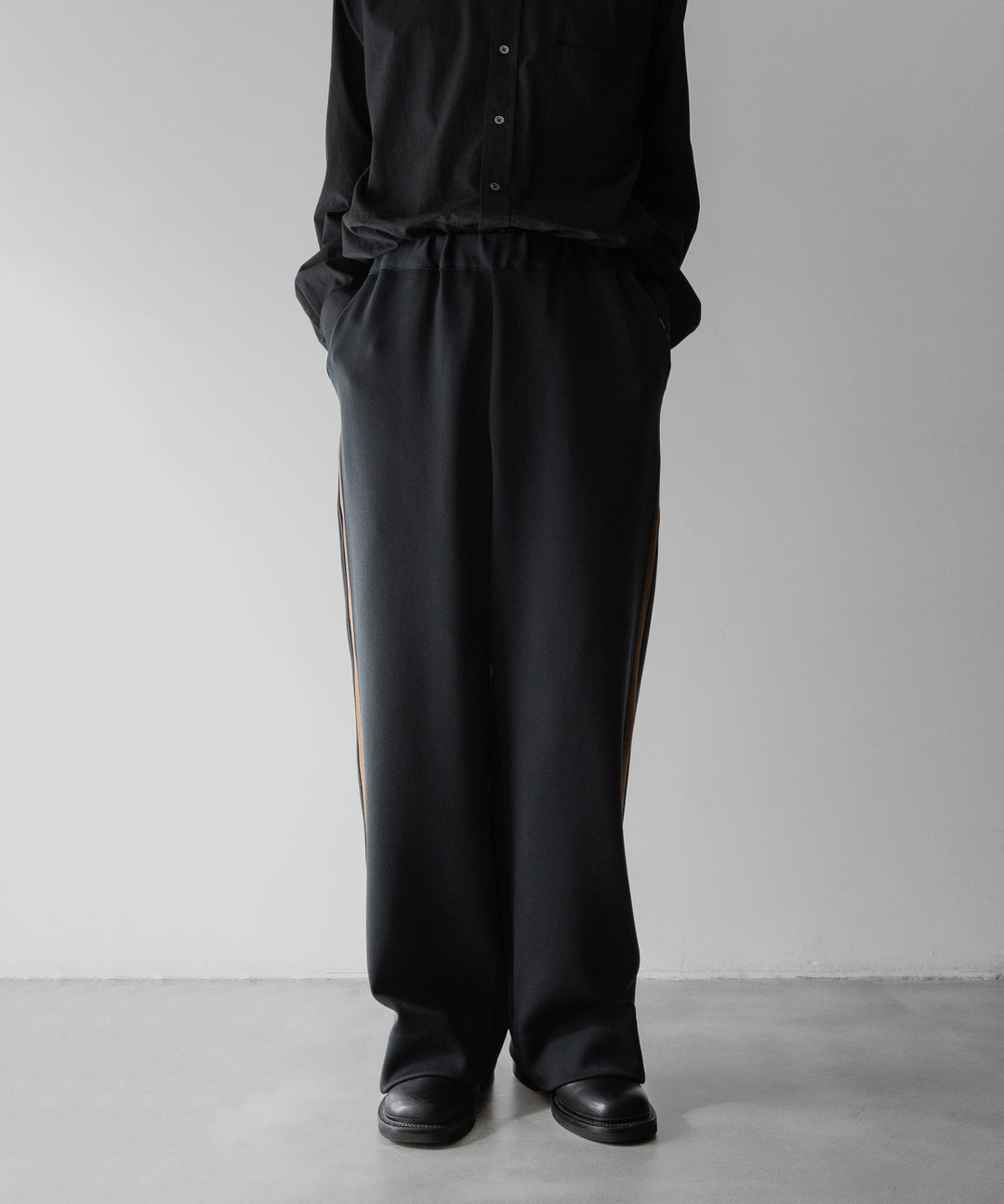 【stein】ssstein シュタインのCUPRO BICOLOR WIDE TRACK PANTSのCAMEL × CHARCOAL　 公式通販サイトsession福岡セレクトショップ