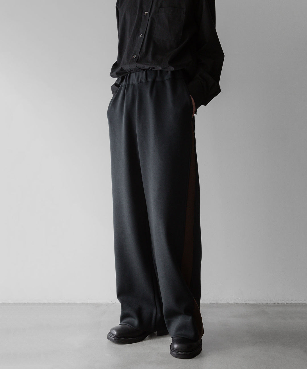 【stein】ssstein シュタインのCUPRO BICOLOR WIDE TRACK PANTSのCAMEL × CHARCOAL　 公式通販サイトsession福岡セレクトショップ