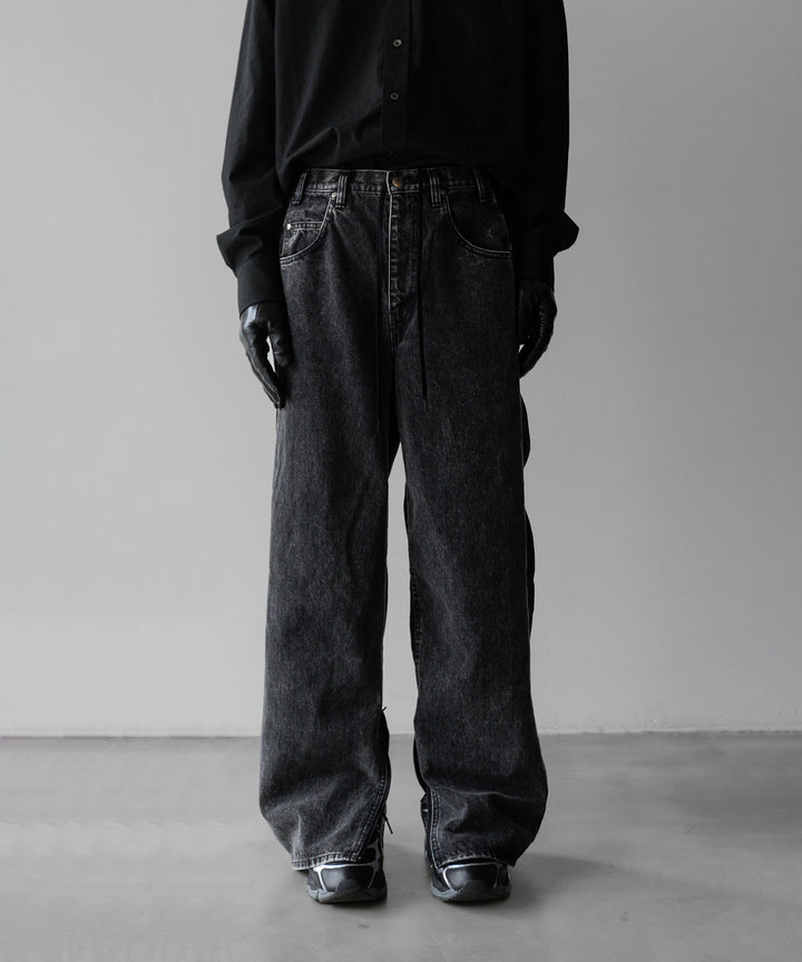 stein(シュタイン)の24SSコレクションNYLON COMBINATION CHEMICAL BLEACHED DENIM JEANSのBLACK