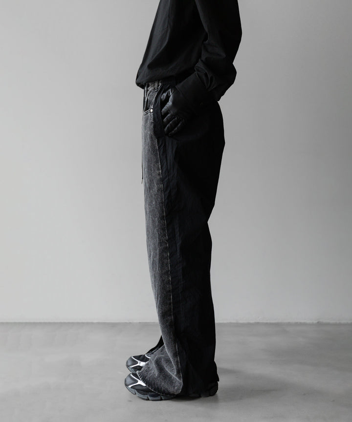 stein(シュタイン)の24SSコレクションNYLON COMBINATION CHEMICAL BLEACHED DENIM JEANSのBLACK