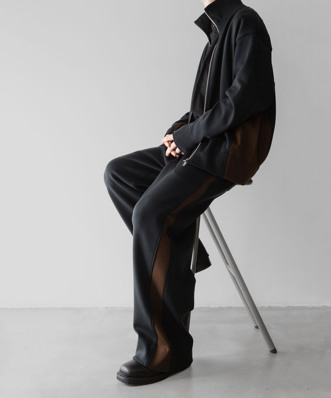 【stein】ssstein シュタインのCUPRO BICOLOR WIDE TRACK PANTSのCAMEL × CHARCOAL　 公式通販サイトsession福岡セレクトショップ