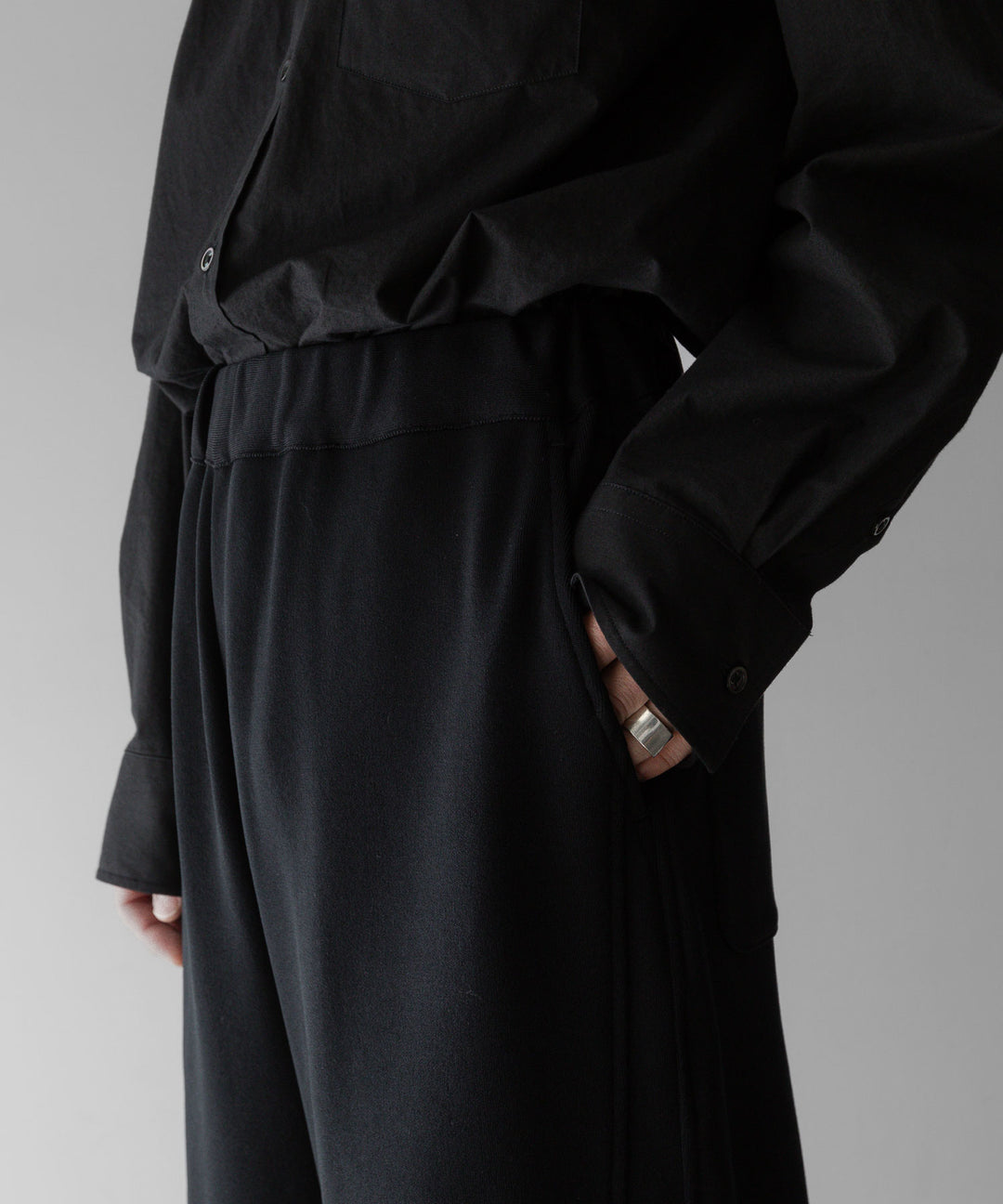 【stein】ssstein シュタインのCUPRO BICOLOR WIDE TRACK PANTSのBLACK × BLACK  公式通販サイトsession福岡セレクトショップ