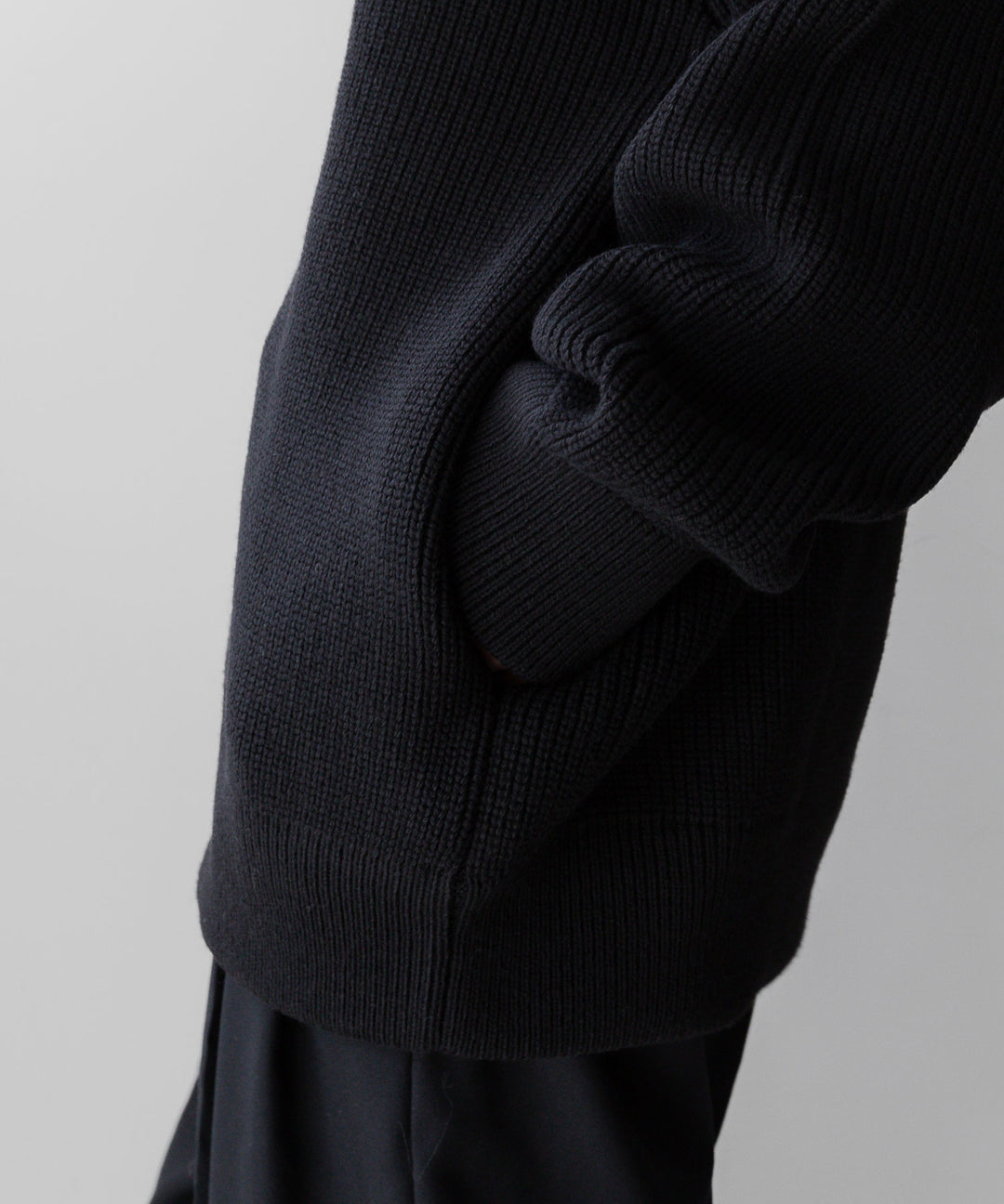stein(シュタイン)の23AWコレクションOVERSIZED DRIVERS KNIT ZIP JACKETのBLACK