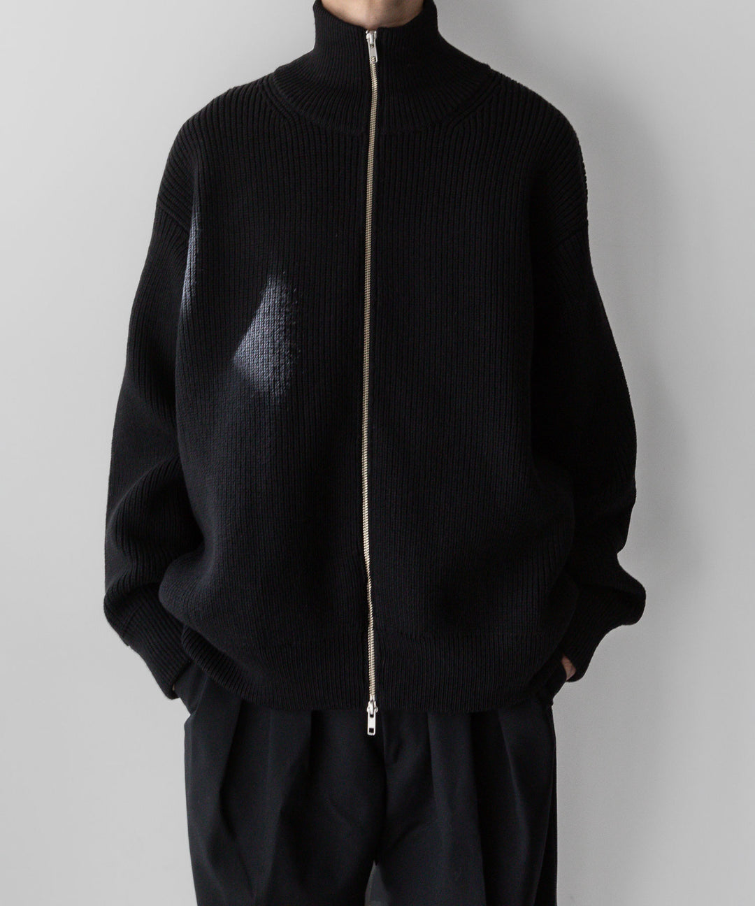 stein(シュタイン)の23AWコレクションOVERSIZED DRIVERS KNIT ZIP JACKETのBLACK