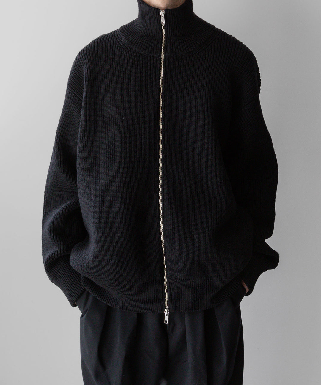 stein(シュタイン)の23AWコレクションOVERSIZED DRIVERS KNIT ZIP JACKETのBLACK
