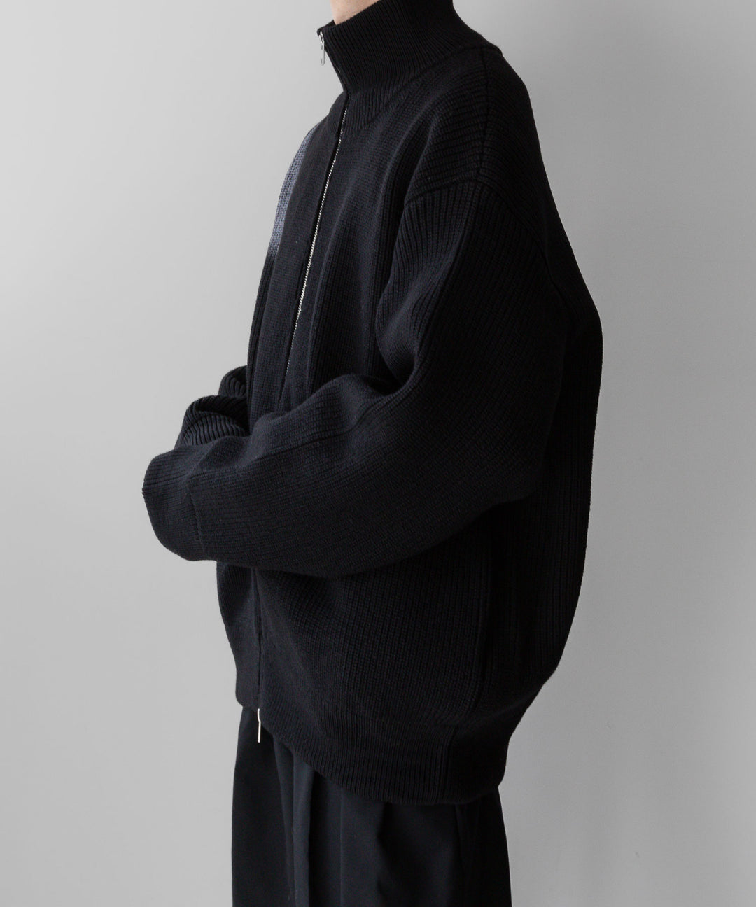 stein(シュタイン)の23AWコレクションOVERSIZED DRIVERS KNIT ZIP JACKETのBLACK