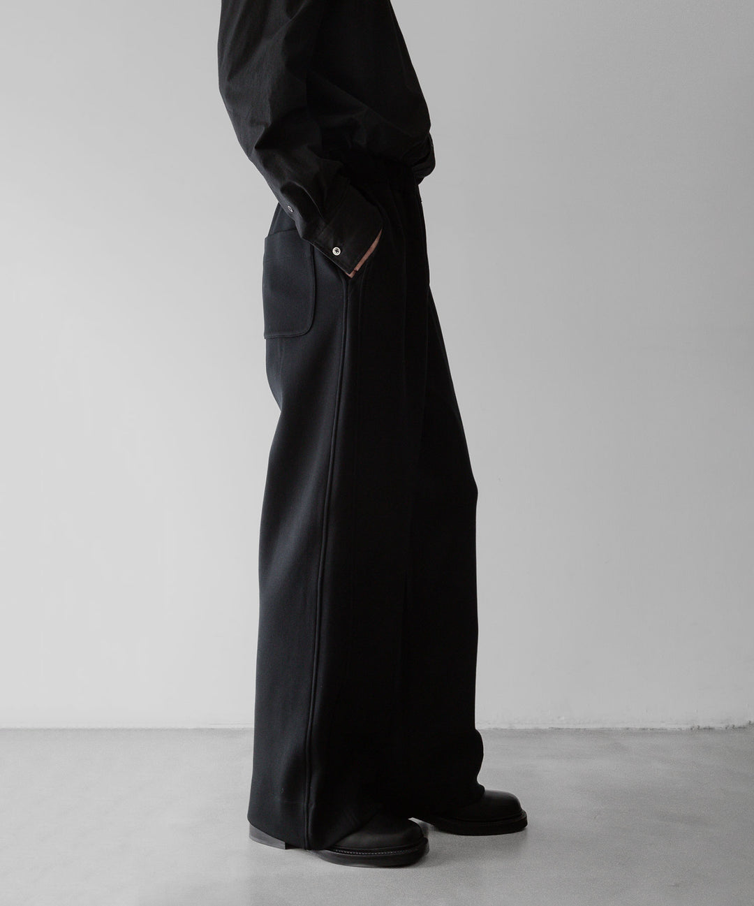 【stein】ssstein シュタインのCUPRO BICOLOR WIDE TRACK PANTSのBLACK × BLACK  公式通販サイトsession福岡セレクトショップ