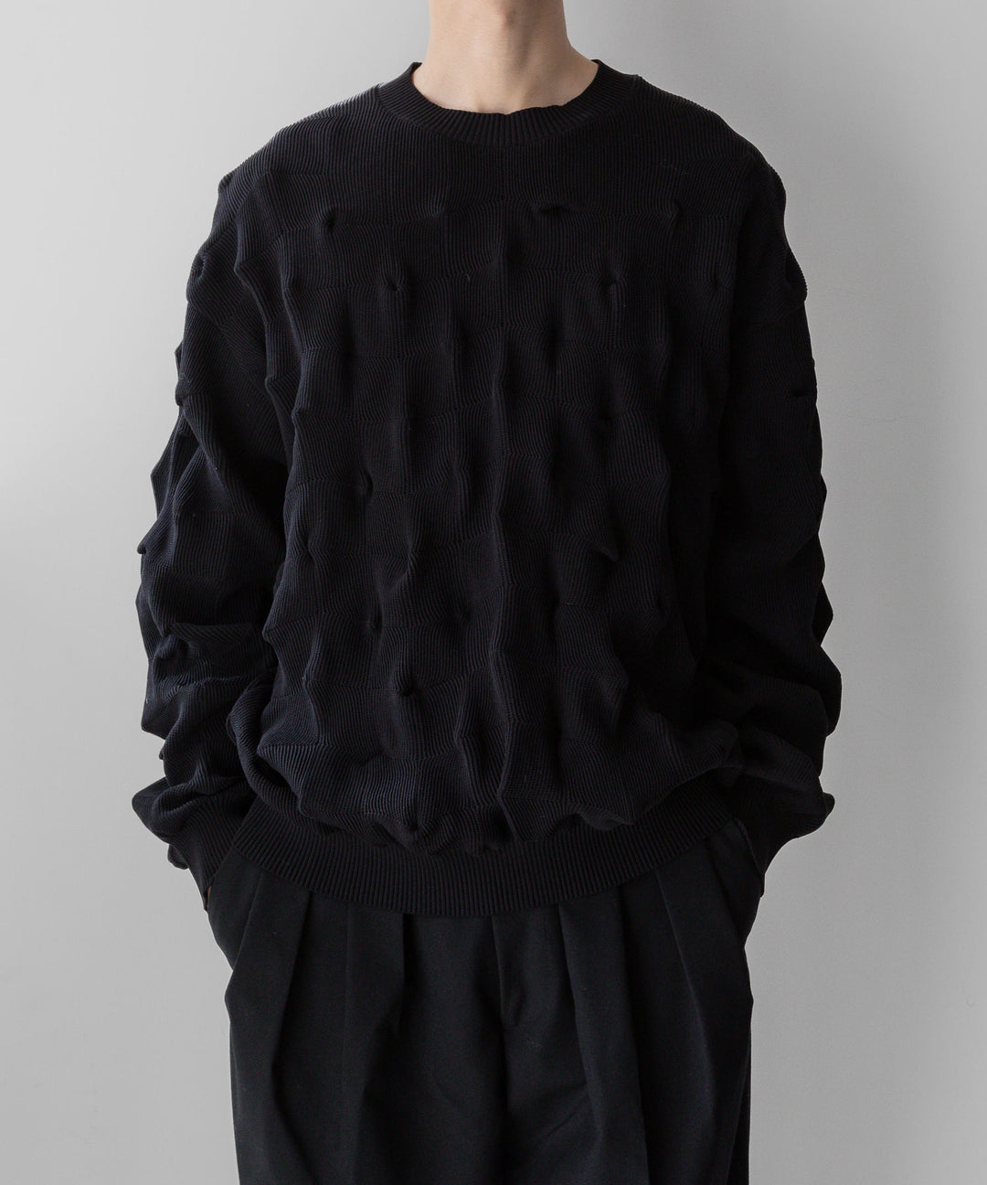 stein(シュタイン)の23AWコレクションBUMPY PATTERNED KNIT LSのBLACK