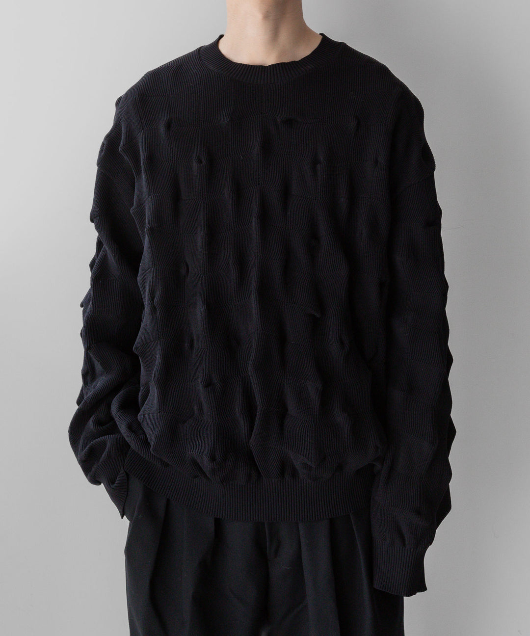 stein(シュタイン)の23AWコレクションBUMPY PATTERNED KNIT LSのBLACK