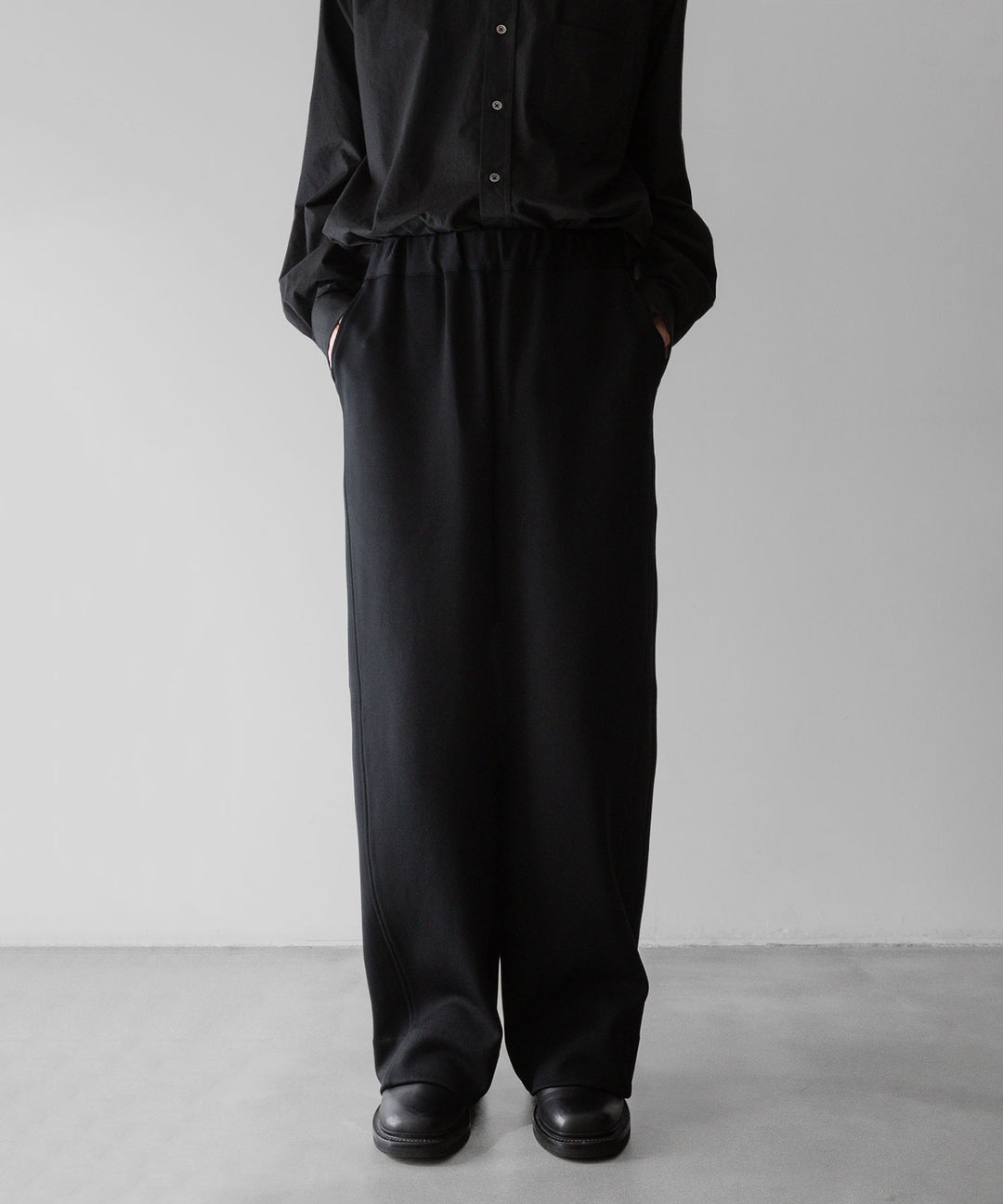 【stein】ssstein シュタインのCUPRO BICOLOR WIDE TRACK PANTSのBLACK × BLACK  公式通販サイトsession福岡セレクトショップ