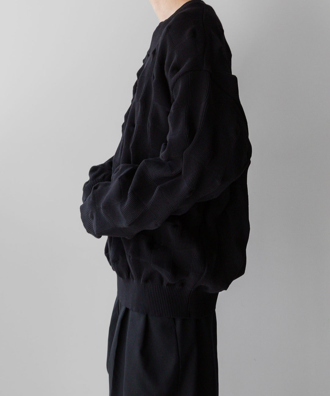 stein(シュタイン)の23AWコレクションBUMPY PATTERNED KNIT LSのBLACK