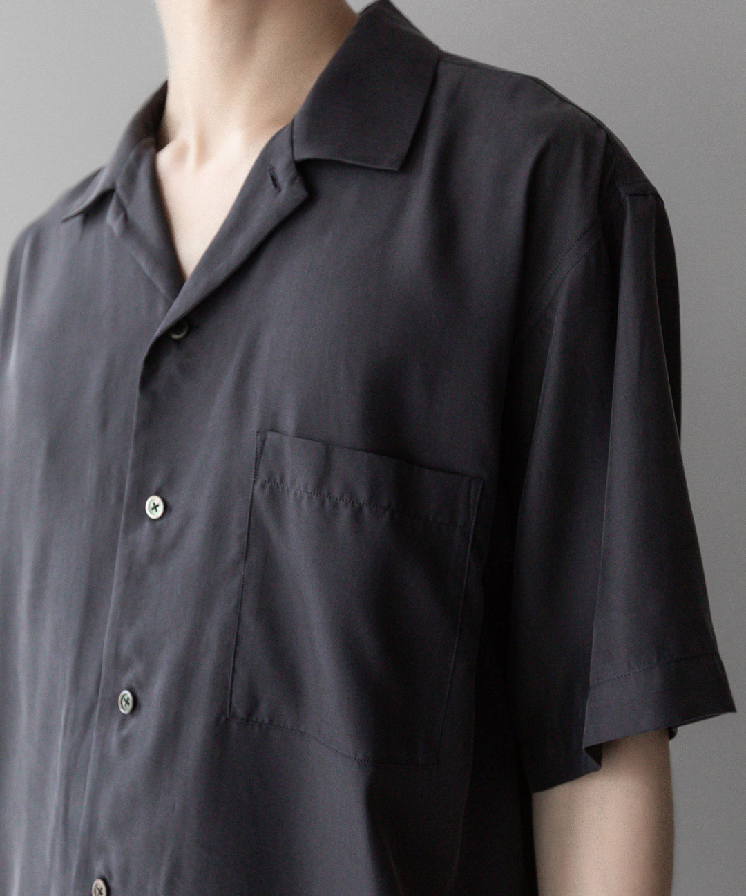 ssstein stein(シュタイン)の24SSコレクション 公式通販サイトsession福岡セレクトショップOVERSIZED CUPRO OPEN COLLAR SS SHIRTのCHARCOAL