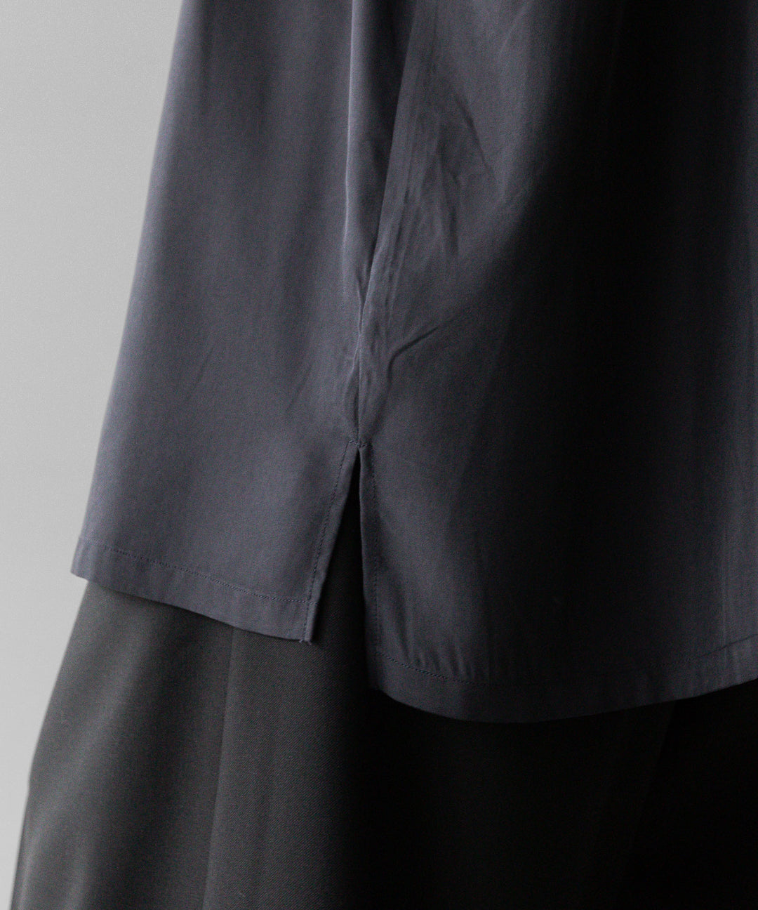 ssstein stein(シュタイン)の24SSコレクション 公式通販サイトsession福岡セレクトショップOVERSIZED CUPRO OPEN COLLAR SS SHIRTのCHARCOAL