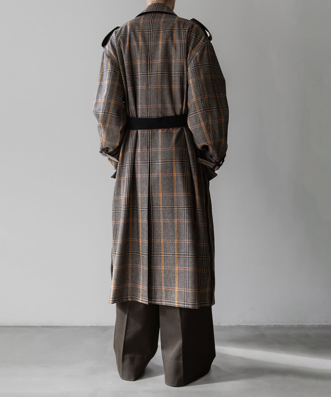 stein(シュタイン)の23AWコレクションOVERSIZED DOUBLE LAPELED TRENCH COATのGLEN CHECK × BLACK