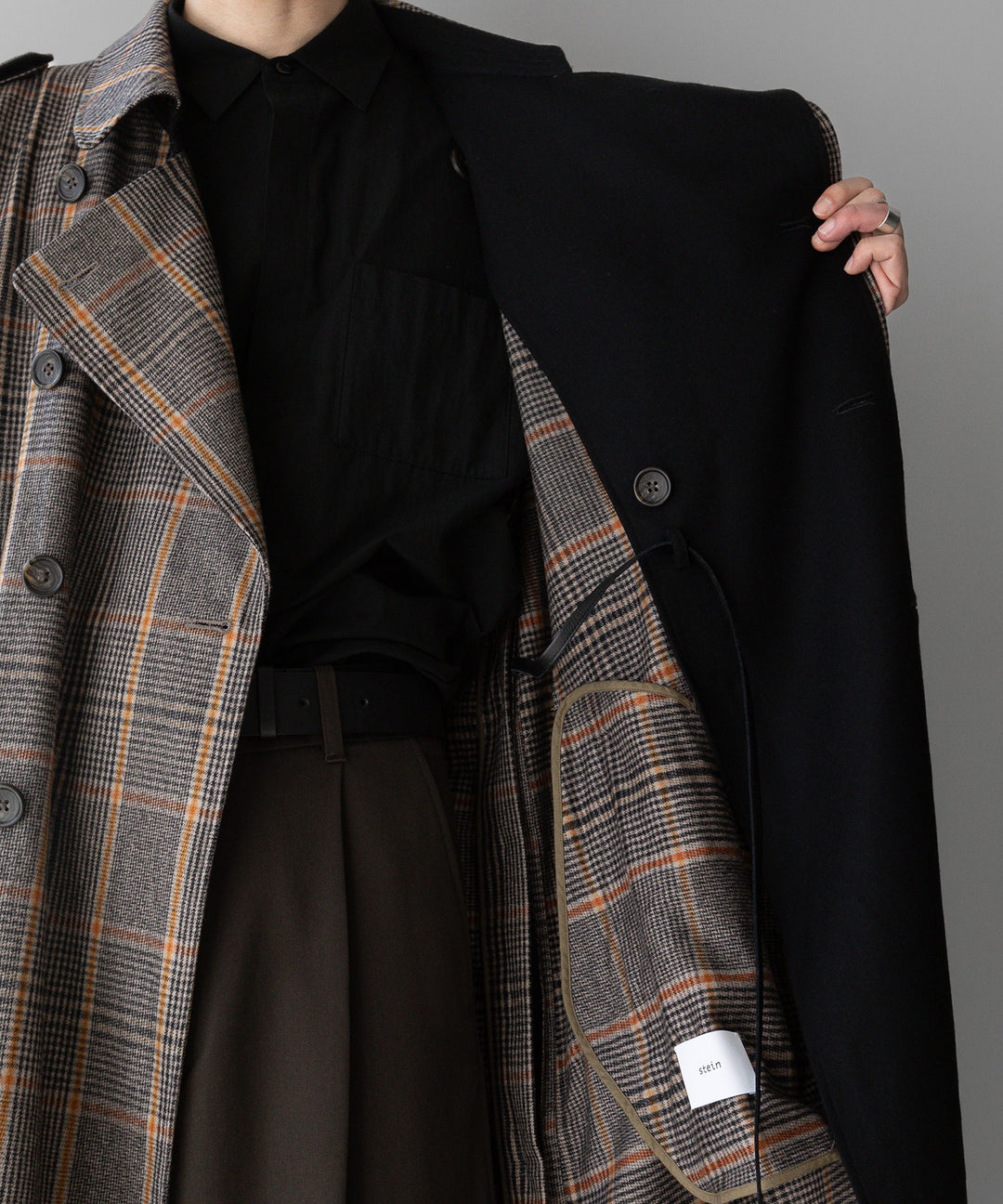 stein(シュタイン)の23AWコレクションOVERSIZED DOUBLE LAPELED TRENCH COATのGLEN CHECK × BLACK