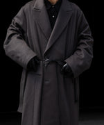 画像をギャラリービューアに読み込む, ssstein(シュタイン)のOVERSIZED MAXI-LENGTH PEAK LAPEL COAT - GREY KHAKIの公式通販サイトsession福岡セレクトショップ
