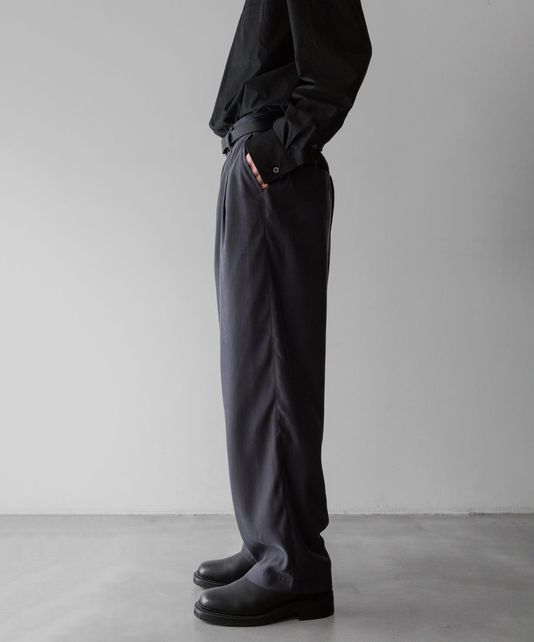 【stein】ssstein シュタインのCUPRO WIDE EASY TROUSERSのCHARCOAL 公式通販サイトsession福岡セレクトショップ