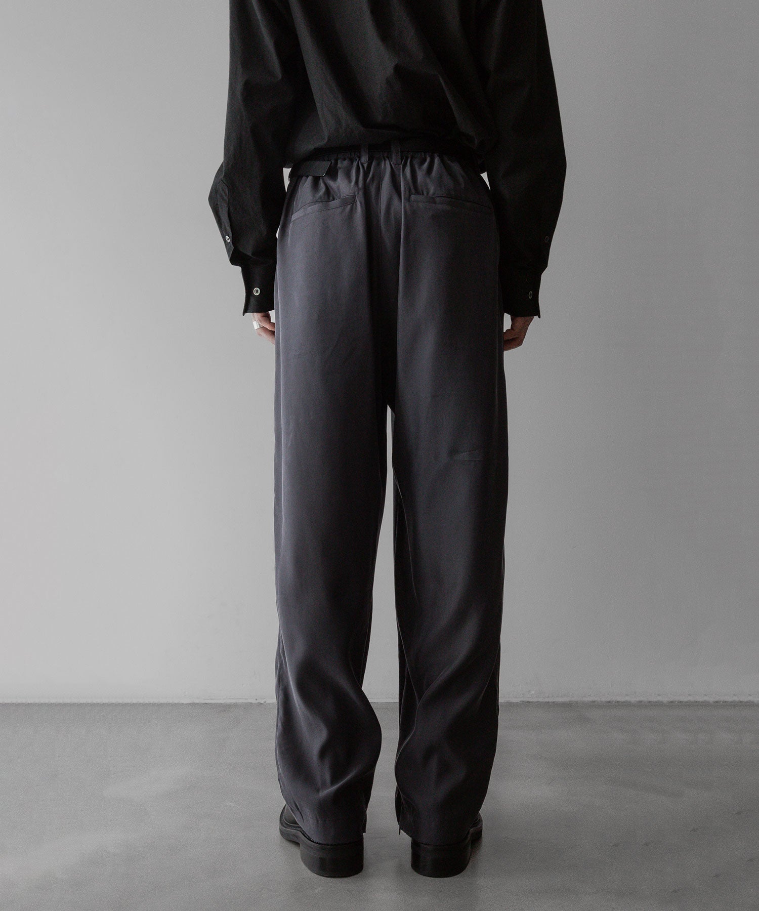 stein / シュタイン】CUPRO WIDE EASY TROUSERS - CHARCOAL | 公式通販 ...