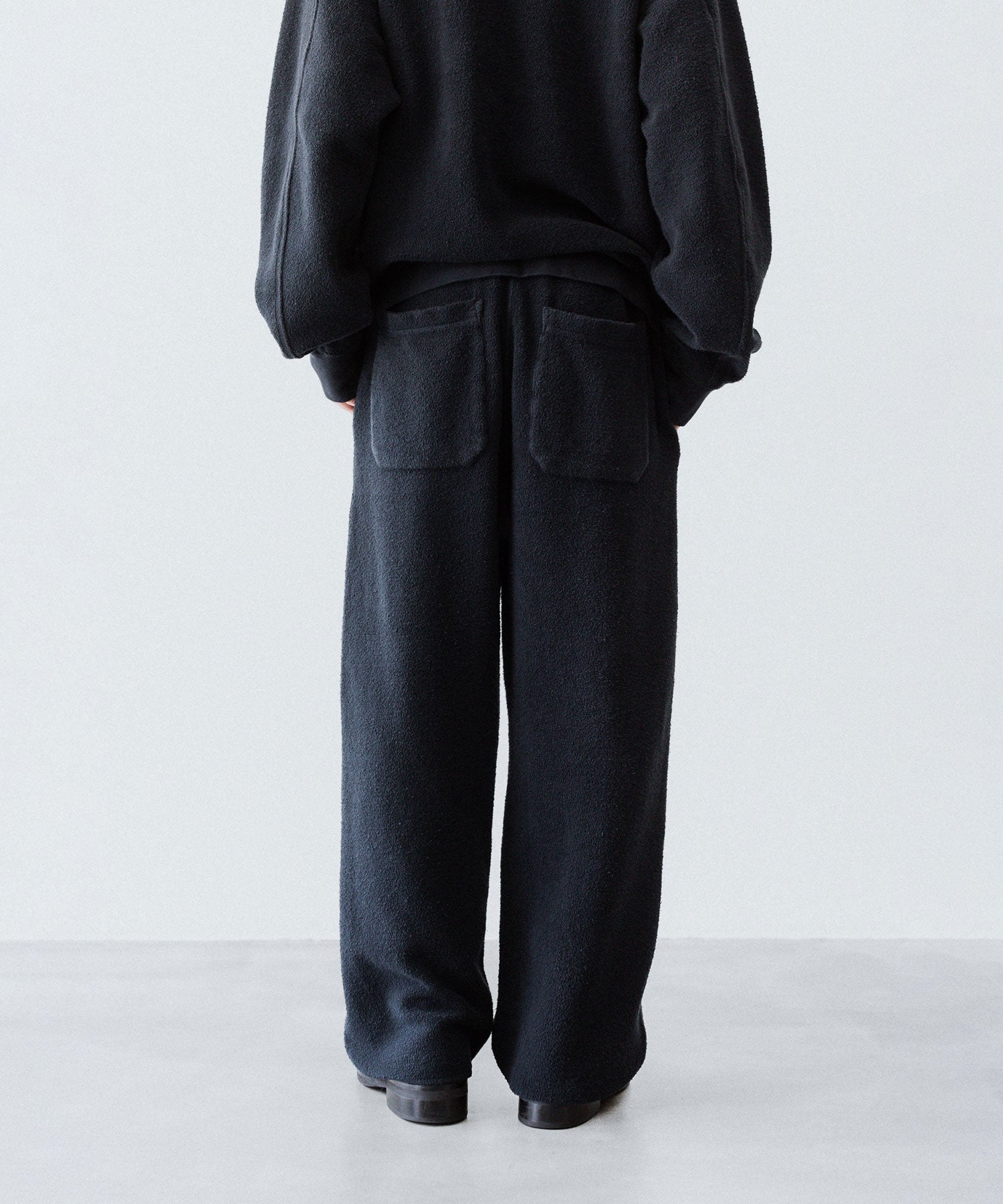 【phebus】SULFUR DYE FLEECE PANTS - CAHRCOAL