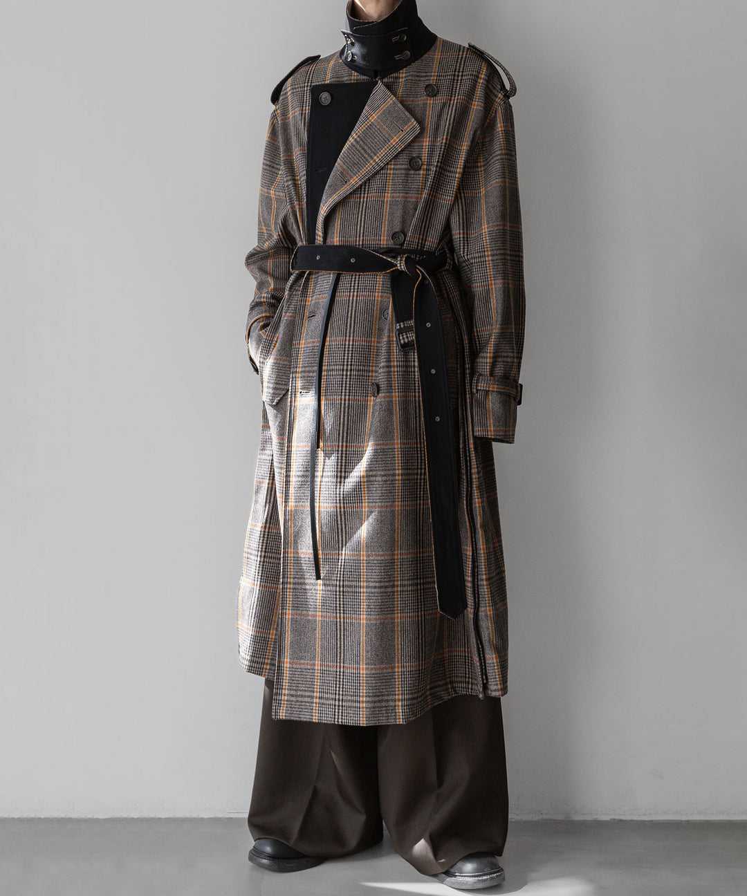 stein(シュタイン)の23AWコレクションOVERSIZED DOUBLE LAPELED TRENCH COATのGLEN CHECK × BLACK