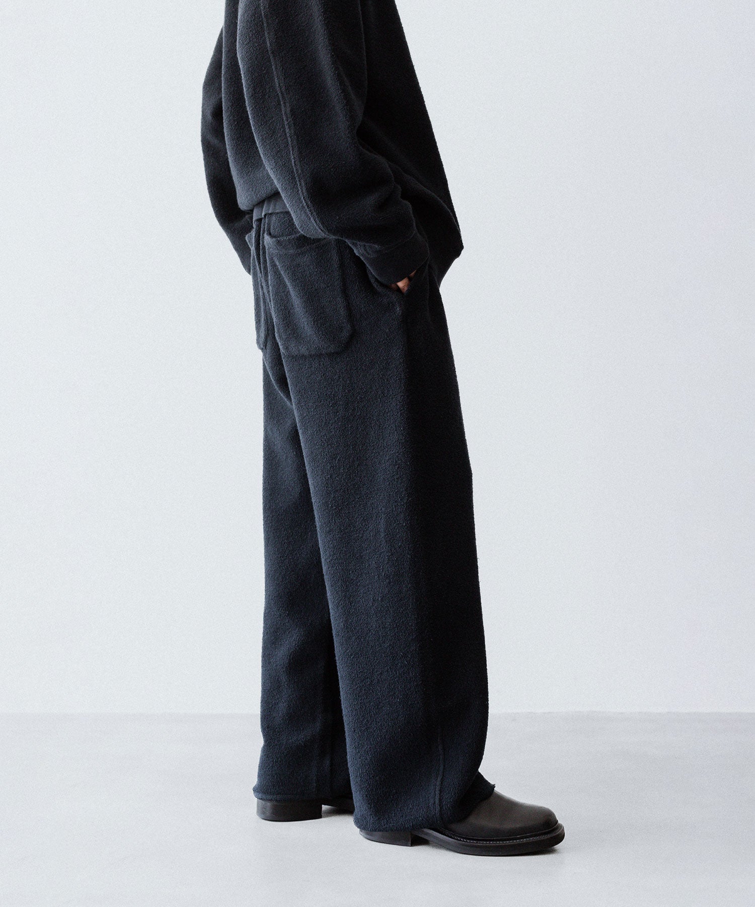 【phebus】SULFUR DYE FLEECE PANTS - CAHRCOAL