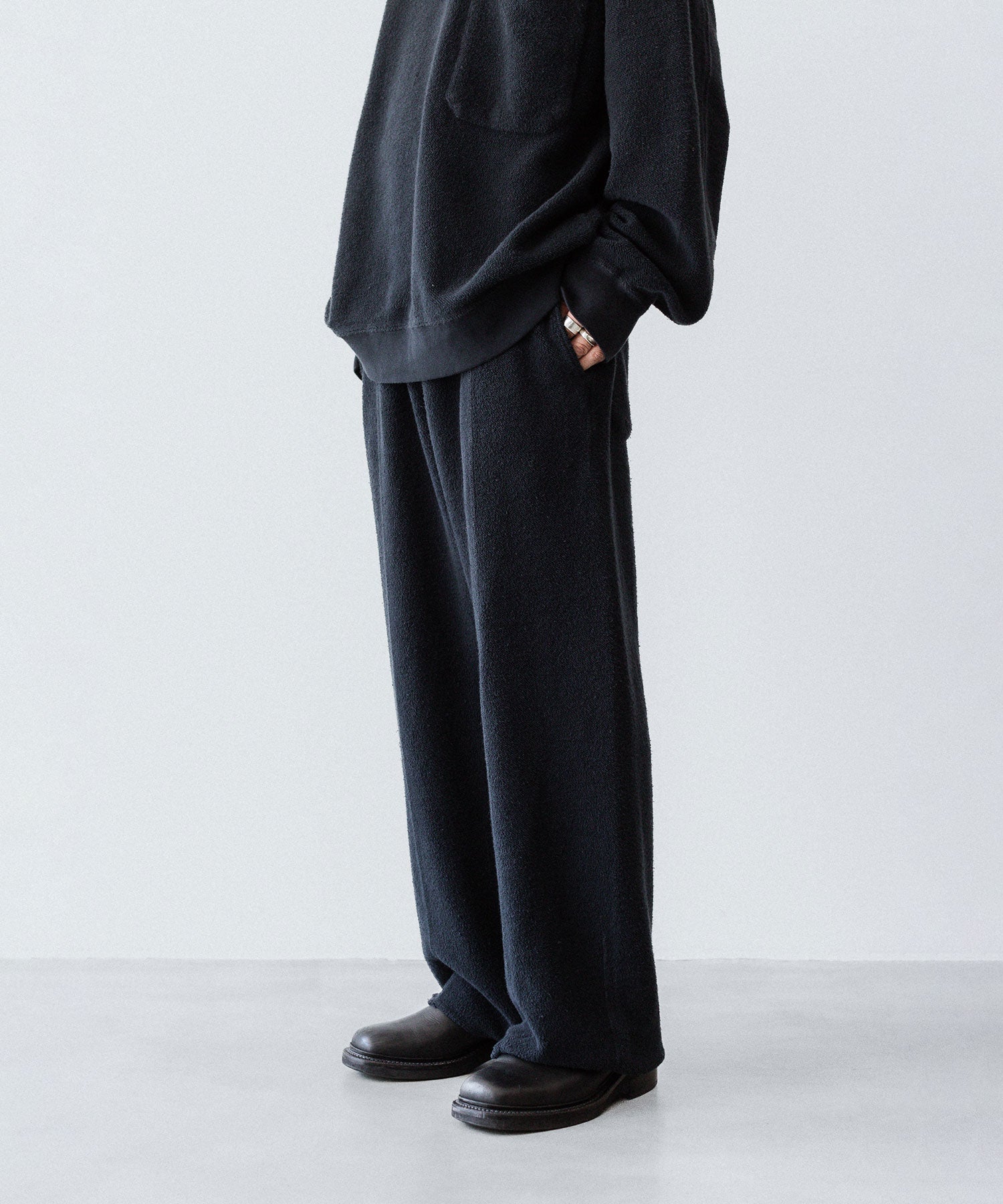 【phebus】SULFUR DYE FLEECE PANTS - CAHRCOAL