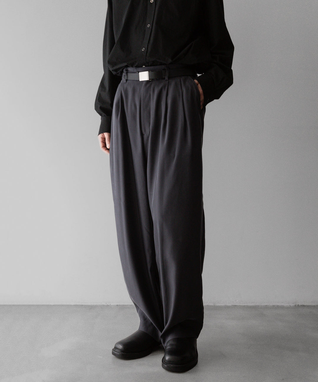 【stein】ssstein シュタインのCUPRO WIDE EASY TROUSERSのCHARCOAL 公式通販サイトsession福岡セレクトショップ