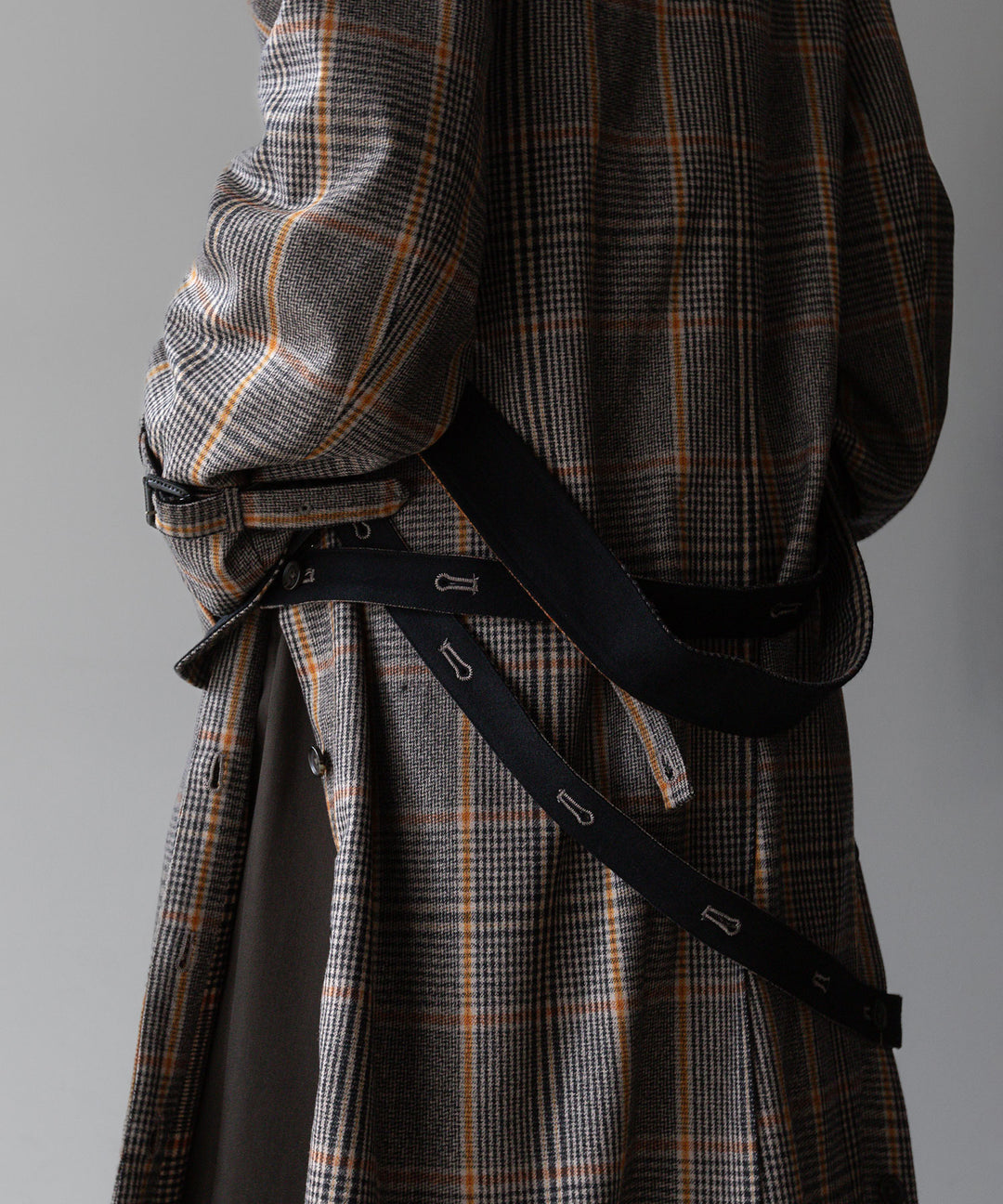 stein(シュタイン)の23AWコレクションOVERSIZED DOUBLE LAPELED TRENCH COATのGLEN CHECK × BLACK