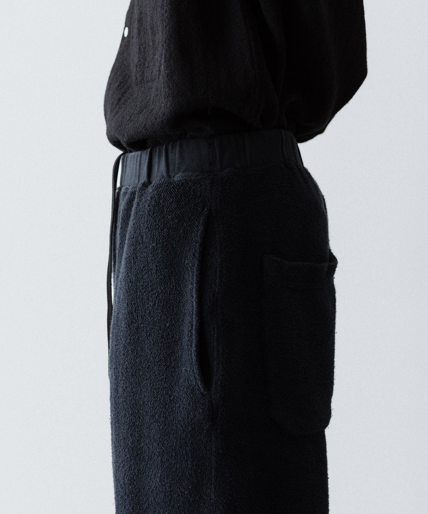 【phebus】SULFUR DYE FLEECE PANTS - CAHRCOAL