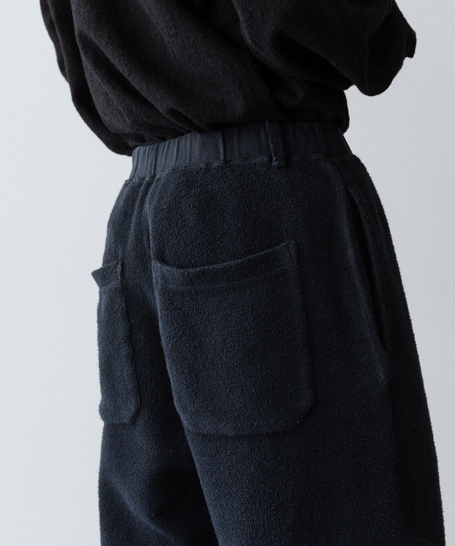 【phebus】SULFUR DYE FLEECE PANTS - CAHRCOAL