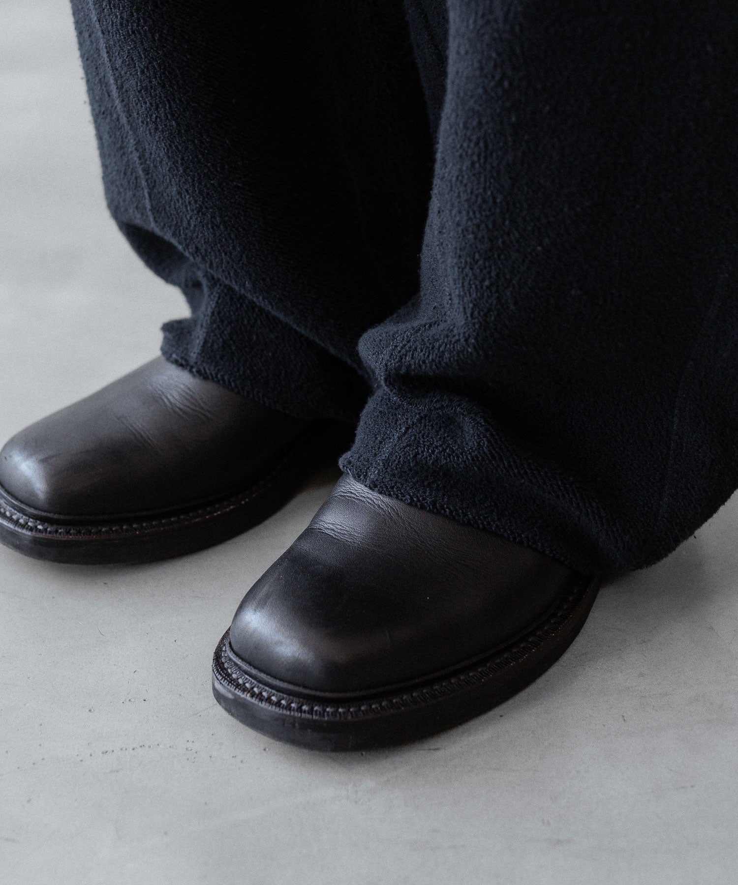 【phebus】SULFUR DYE FLEECE PANTS - CAHRCOAL